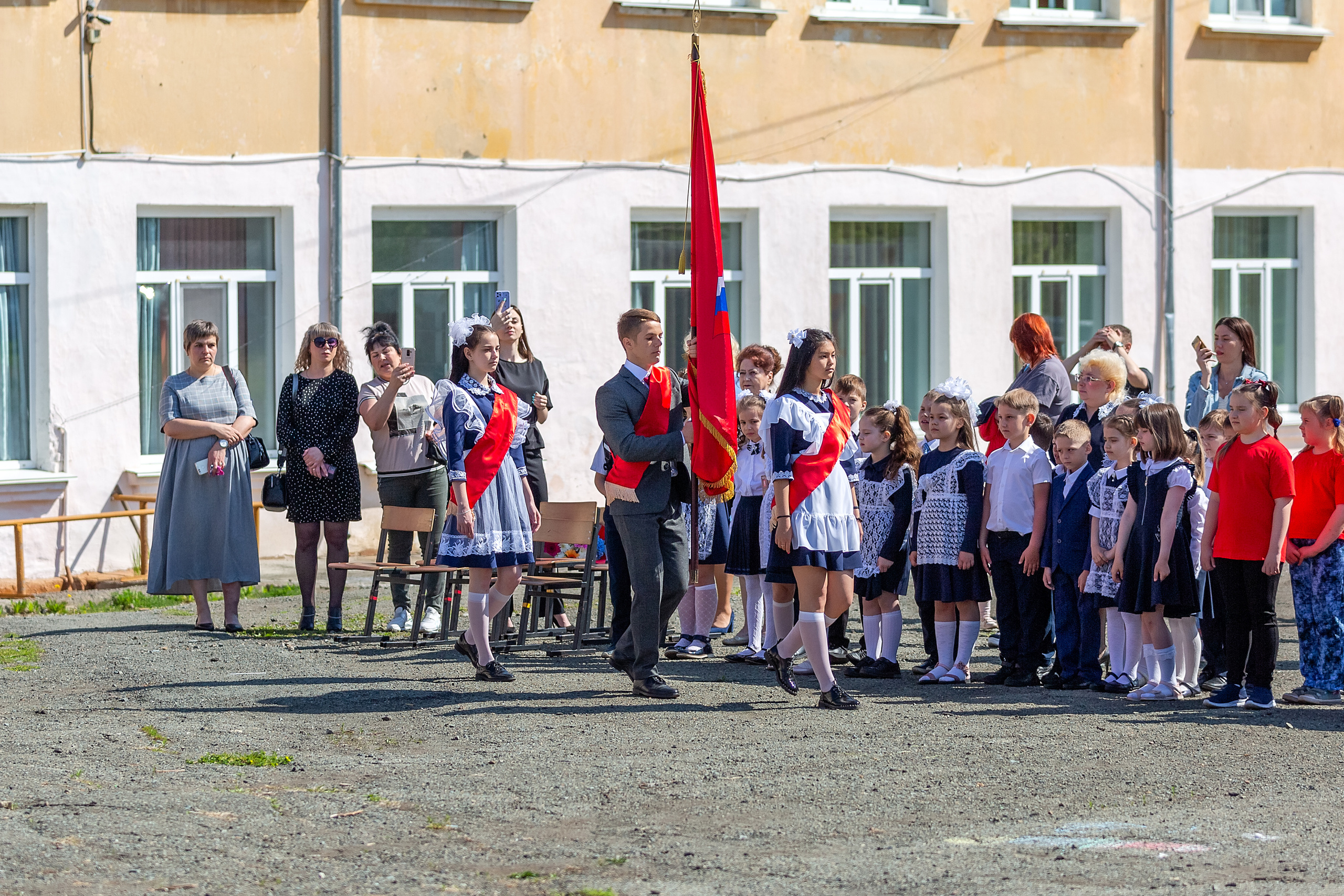 Последний звонок 33 школа. Стильный выпускной альбом Владивосток фотограф Вероника Мигачева