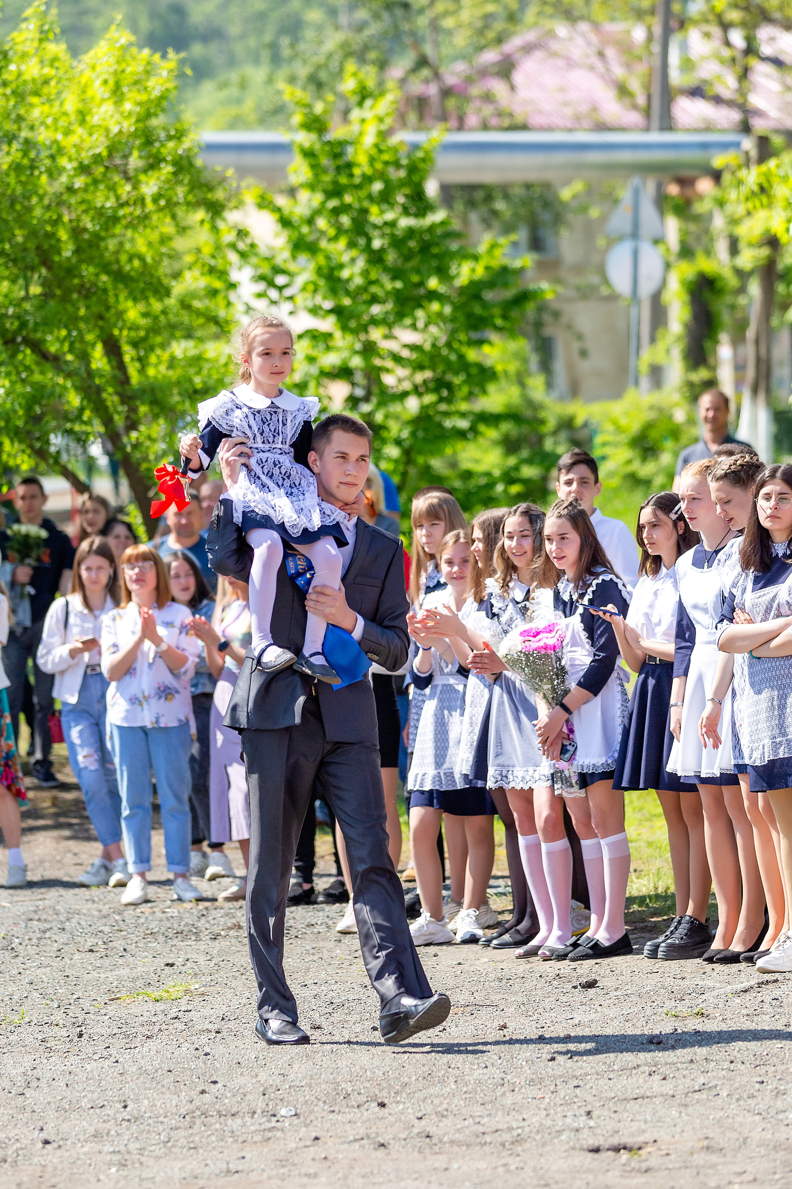 Последний звонок 33 школа. Стильный выпускной альбом Владивосток фотограф Вероника Мигачева