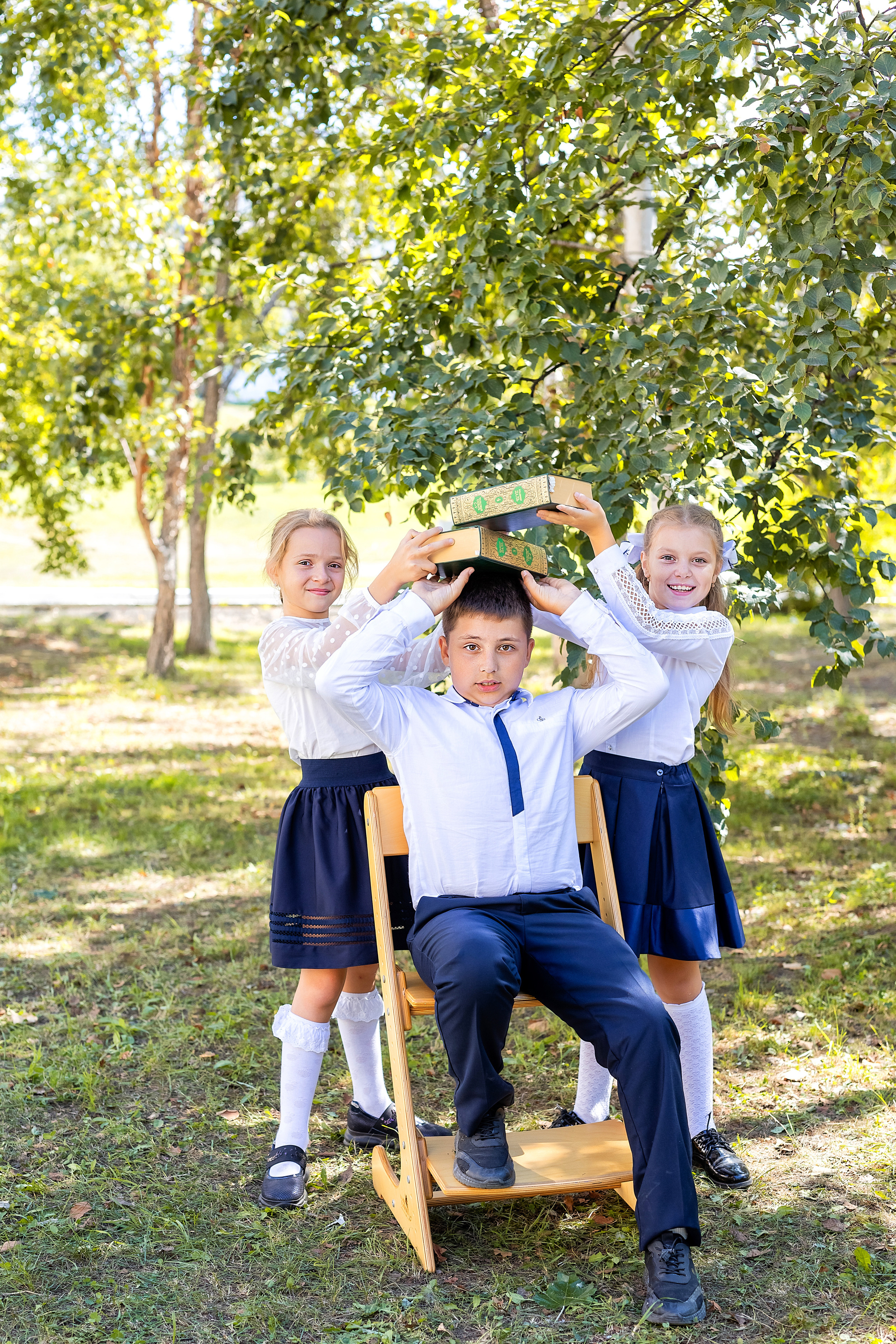 4-В, Гимназия. Фотозона «Здравствуй, Школа!». Стильный выпускной альбом Владивосток фотограф Вероника Мигачева