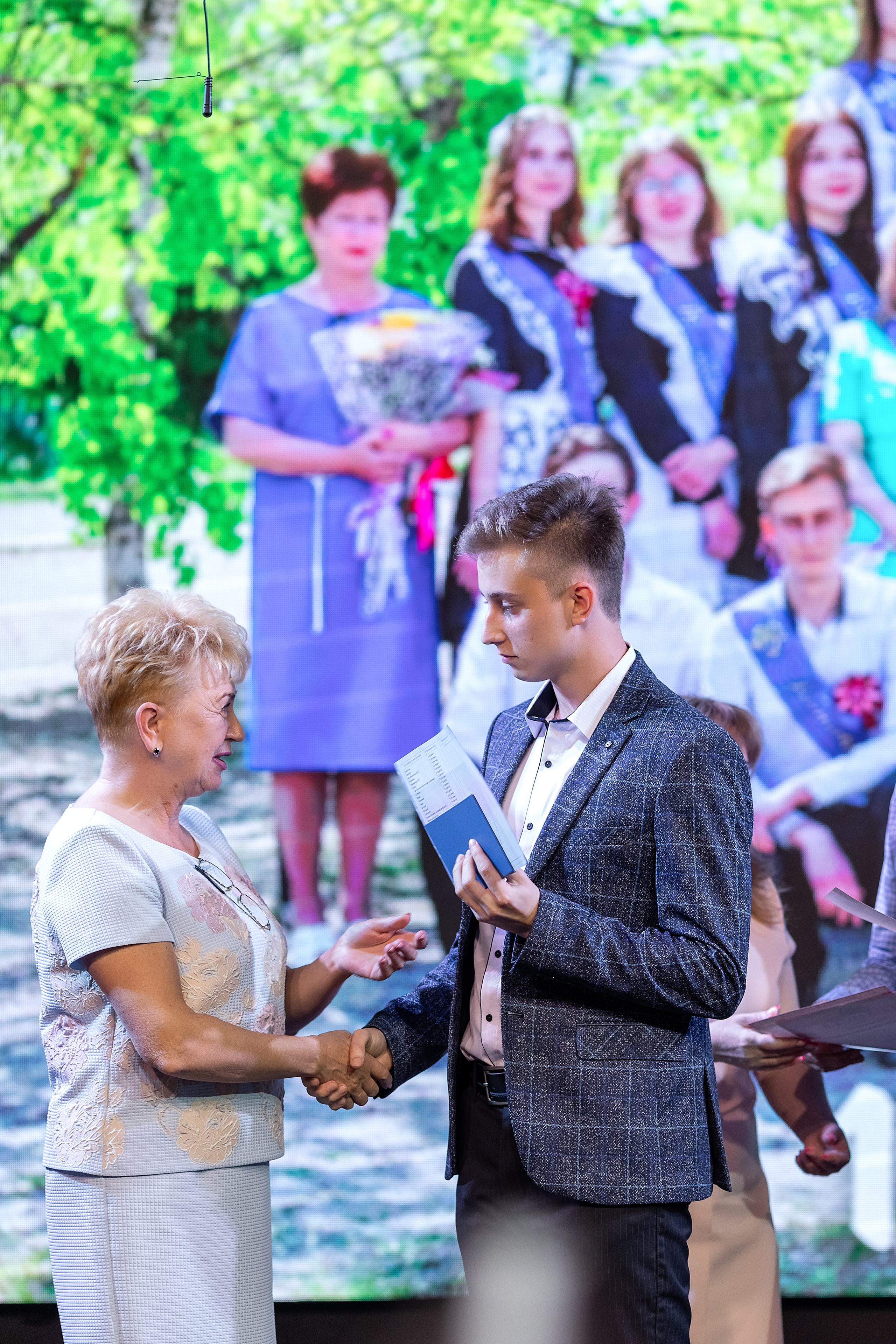 Выпускной 33 школа. Стильный выпускной альбом Владивосток фотограф Вероника Мигачева