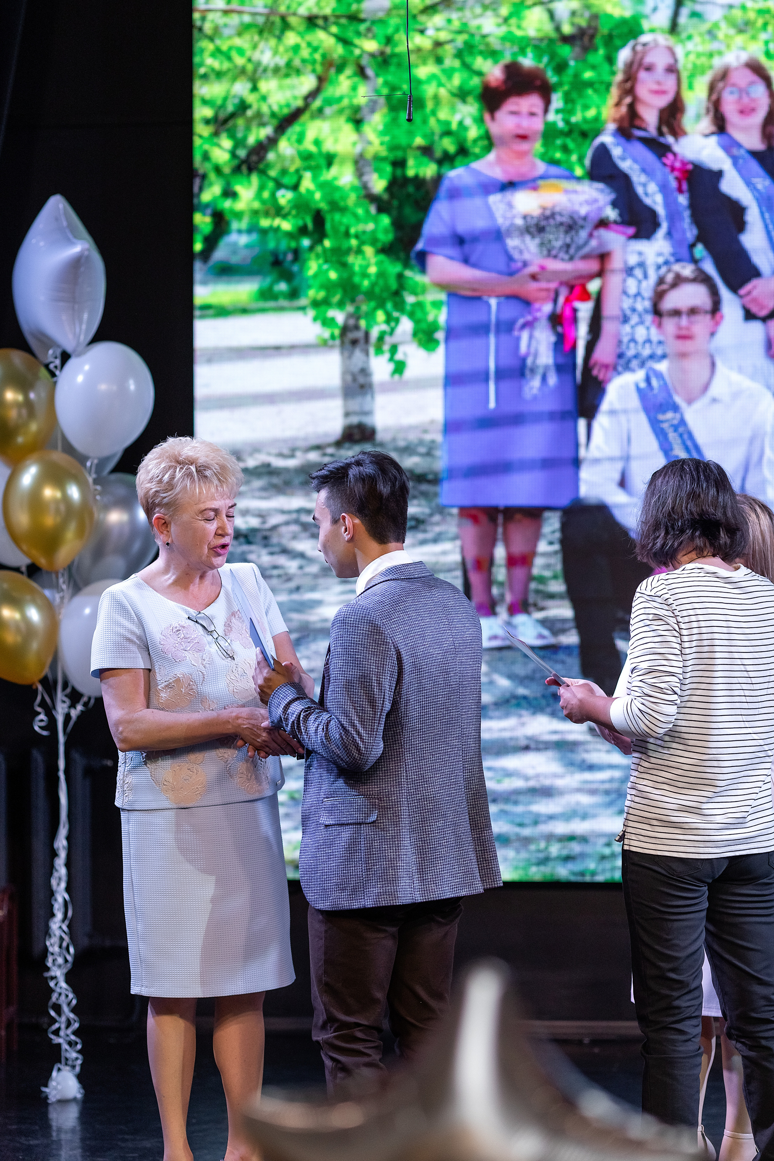 Выпускной 33 школа. Стильный выпускной альбом Владивосток фотограф Вероника Мигачева