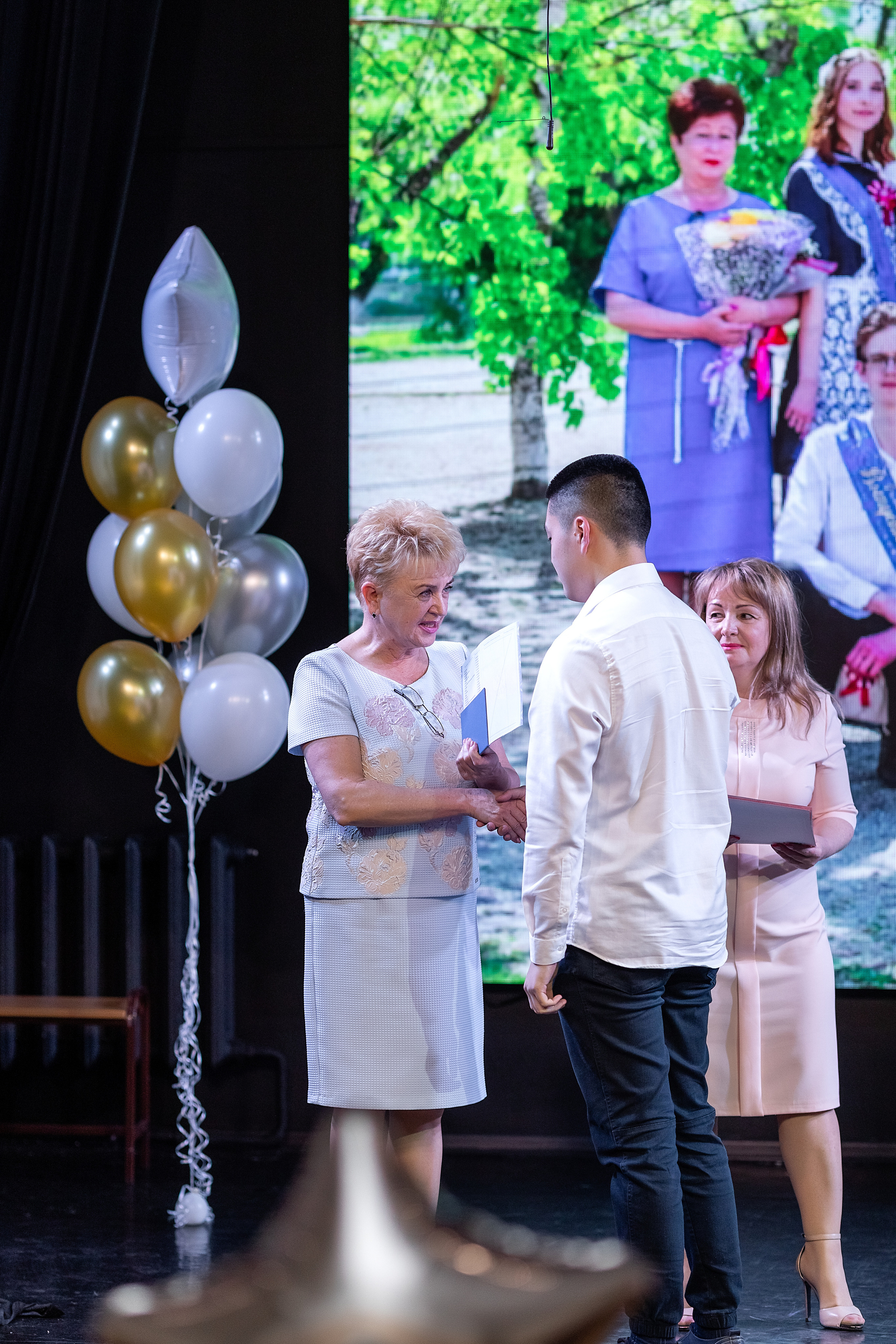 Выпускной 33 школа. Стильный выпускной альбом Владивосток фотограф Вероника Мигачева