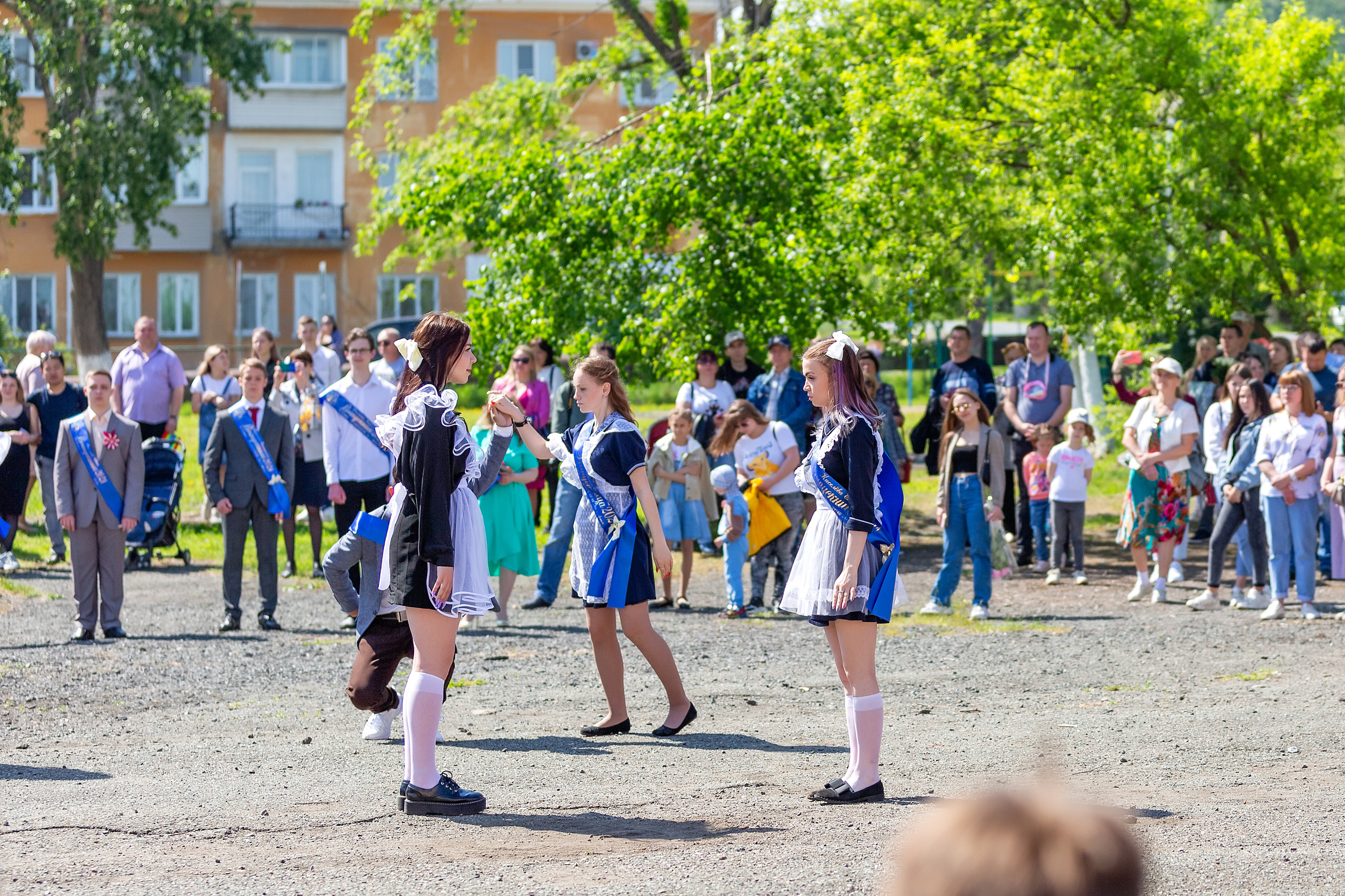 Последний звонок 33 школа. Стильный выпускной альбом Владивосток фотограф Вероника Мигачева