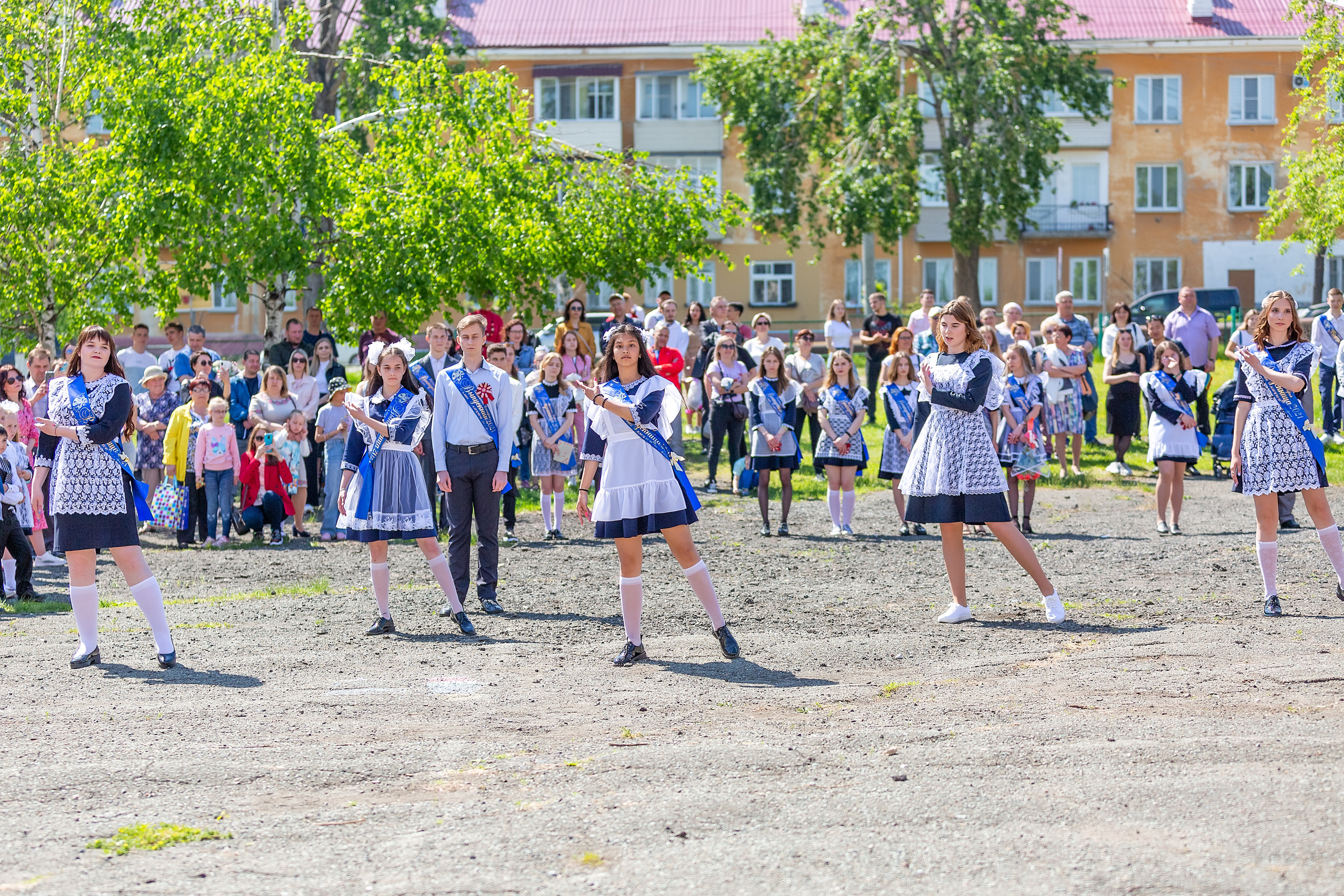 Последний звонок 33 школа. Стильный выпускной альбом Владивосток фотограф Вероника Мигачева