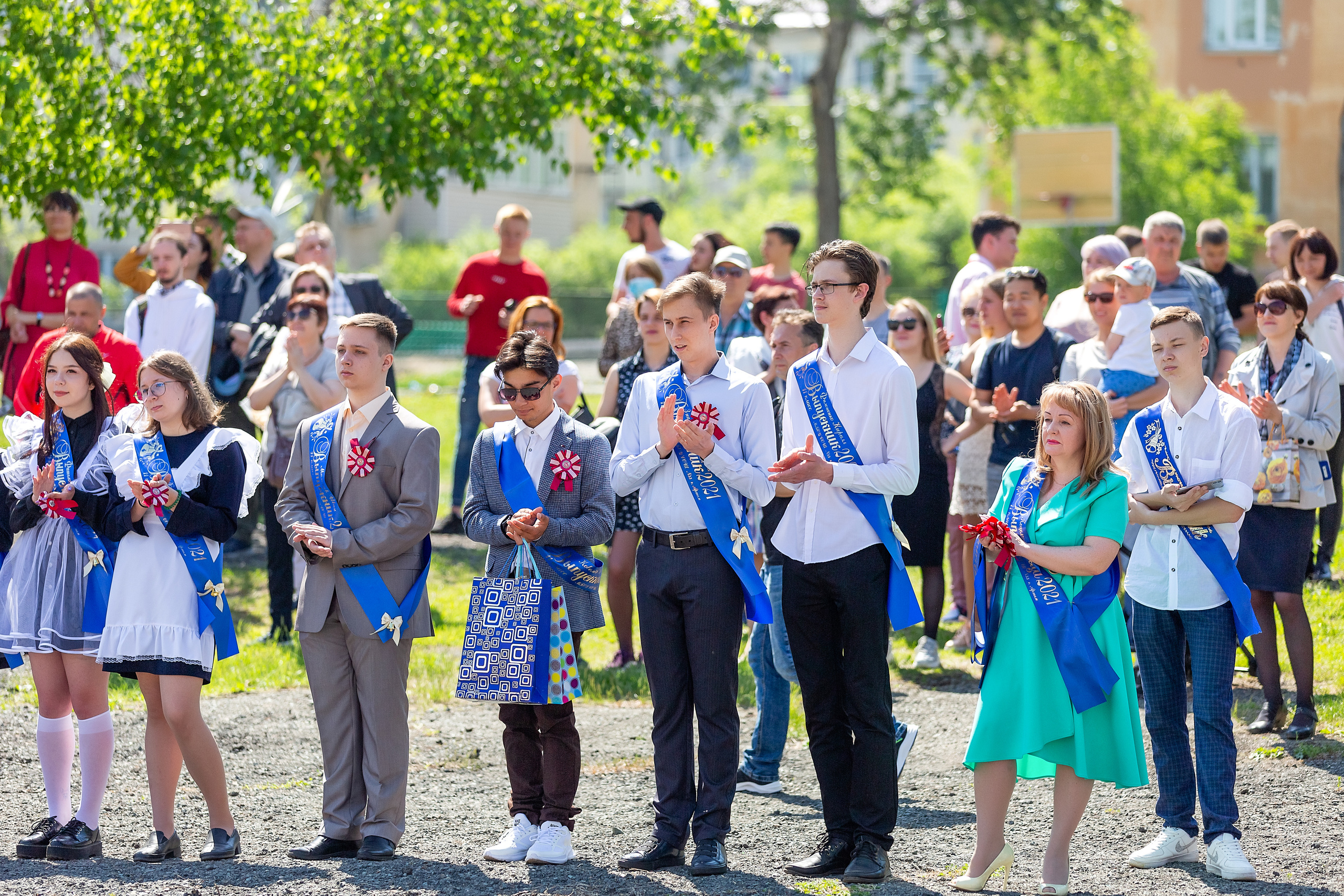 Последний звонок 33 школа. Стильный выпускной альбом Владивосток фотограф Вероника Мигачева