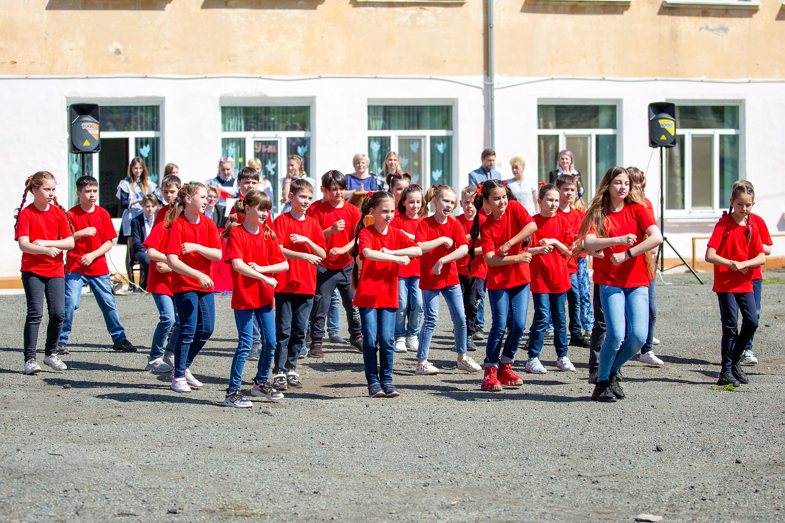 Последний звонок 33 школа. Стильный выпускной альбом Владивосток фотограф Вероника Мигачева
