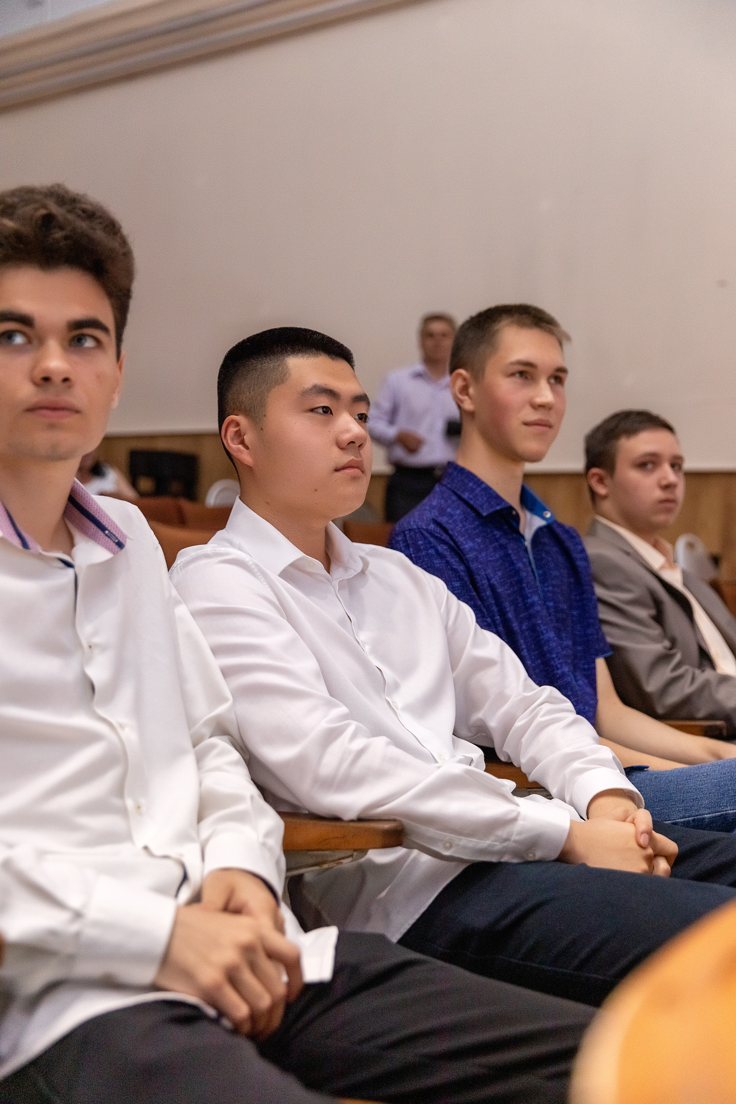 Выпускной 33 школа. Стильный выпускной альбом Владивосток фотограф Вероника Мигачева