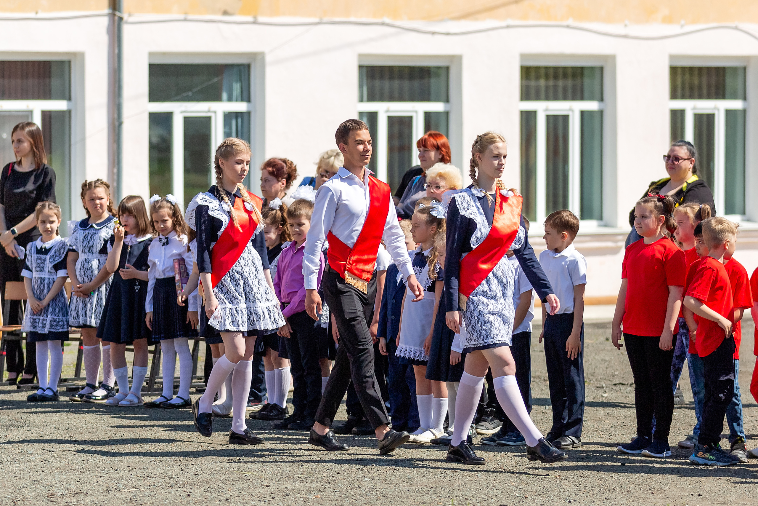 Последний звонок 33 школа. Стильный выпускной альбом Владивосток фотограф Вероника Мигачева