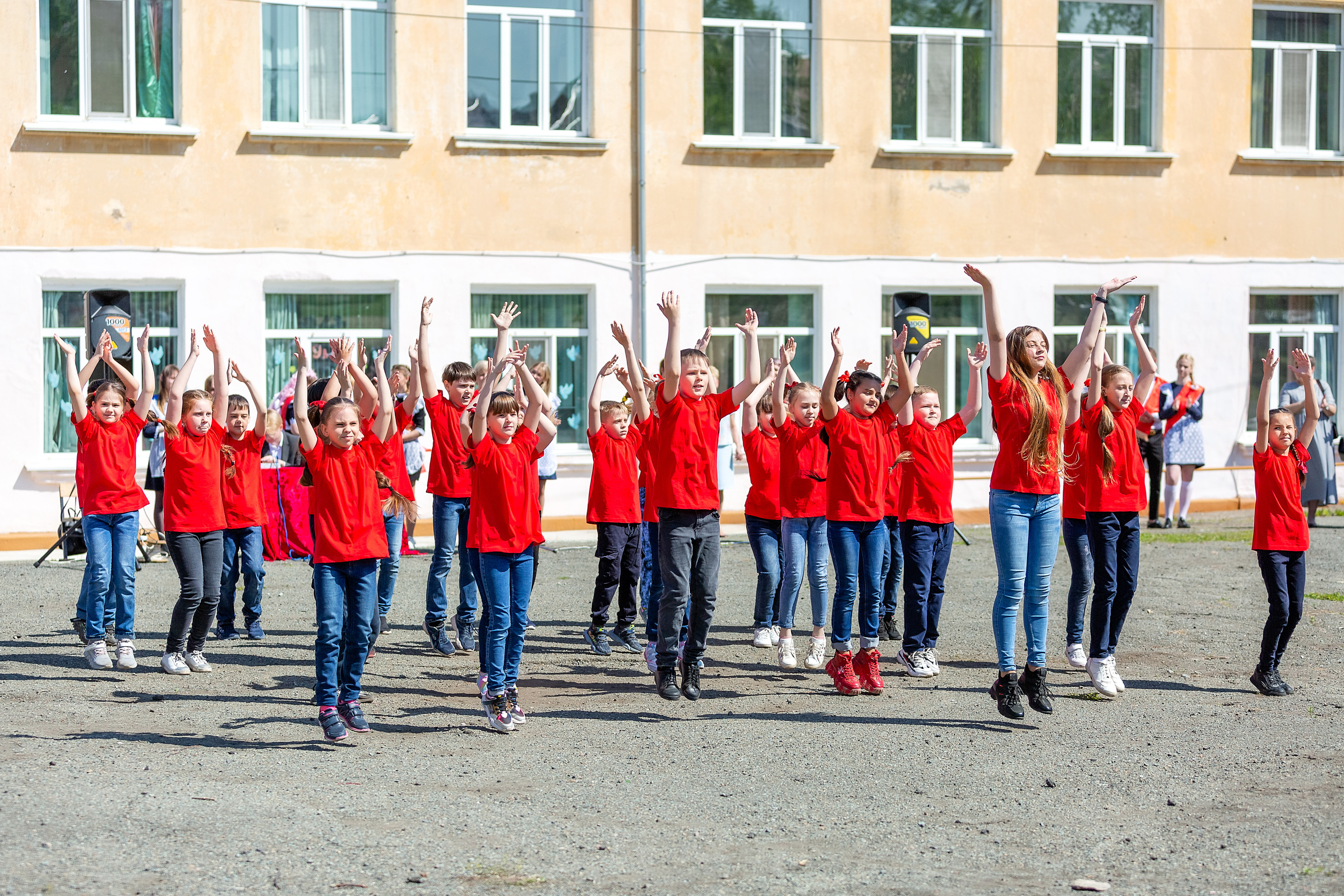 Последний звонок 33 школа. Стильный выпускной альбом Владивосток фотограф Вероника Мигачева