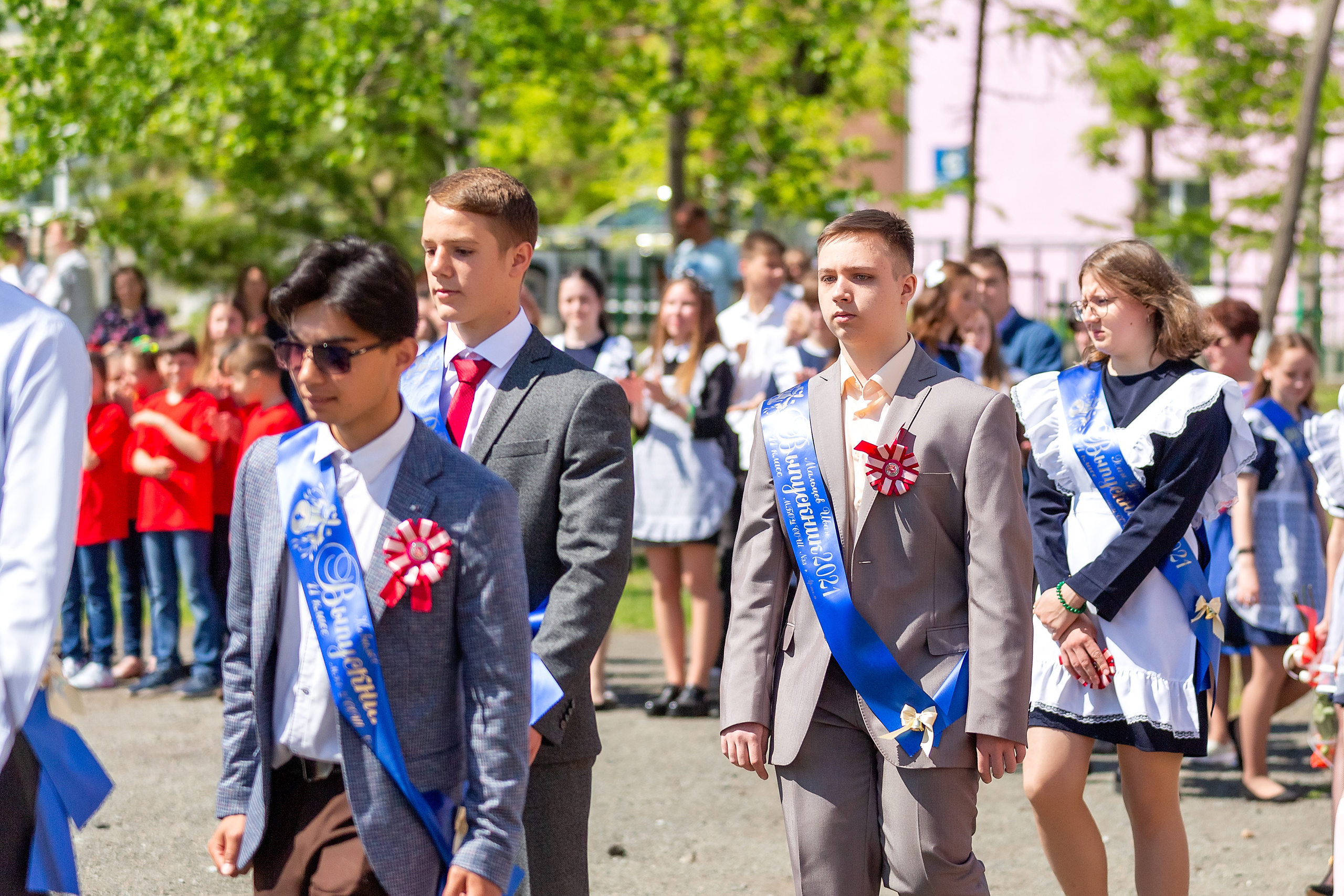 Последний звонок 33 школа. Стильный выпускной альбом Владивосток фотограф Вероника Мигачева