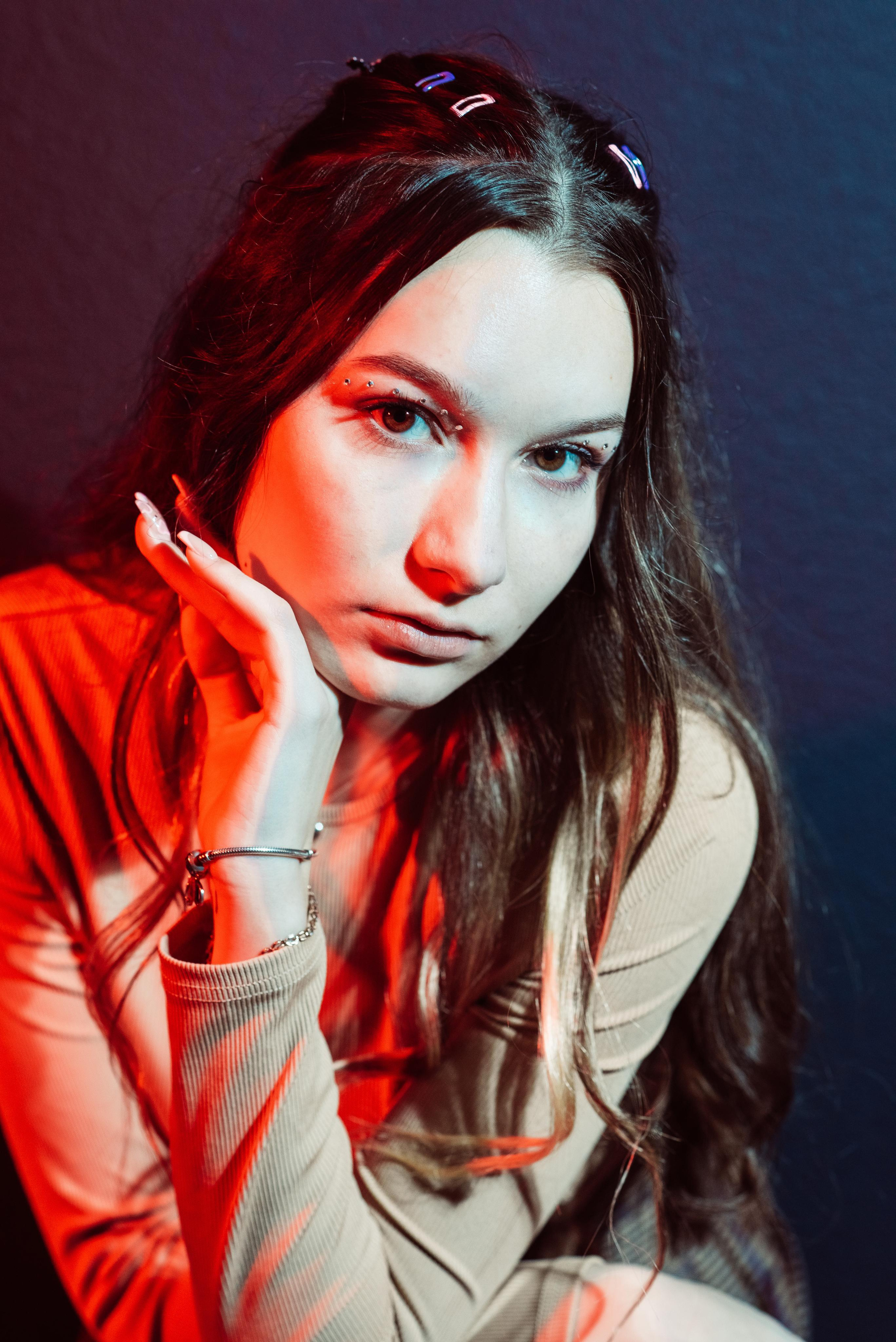 «Стиль 90-е» 11 класс, Циклорама. Стильный выпускной альбом Владивосток фотограф Вероника Мигачева