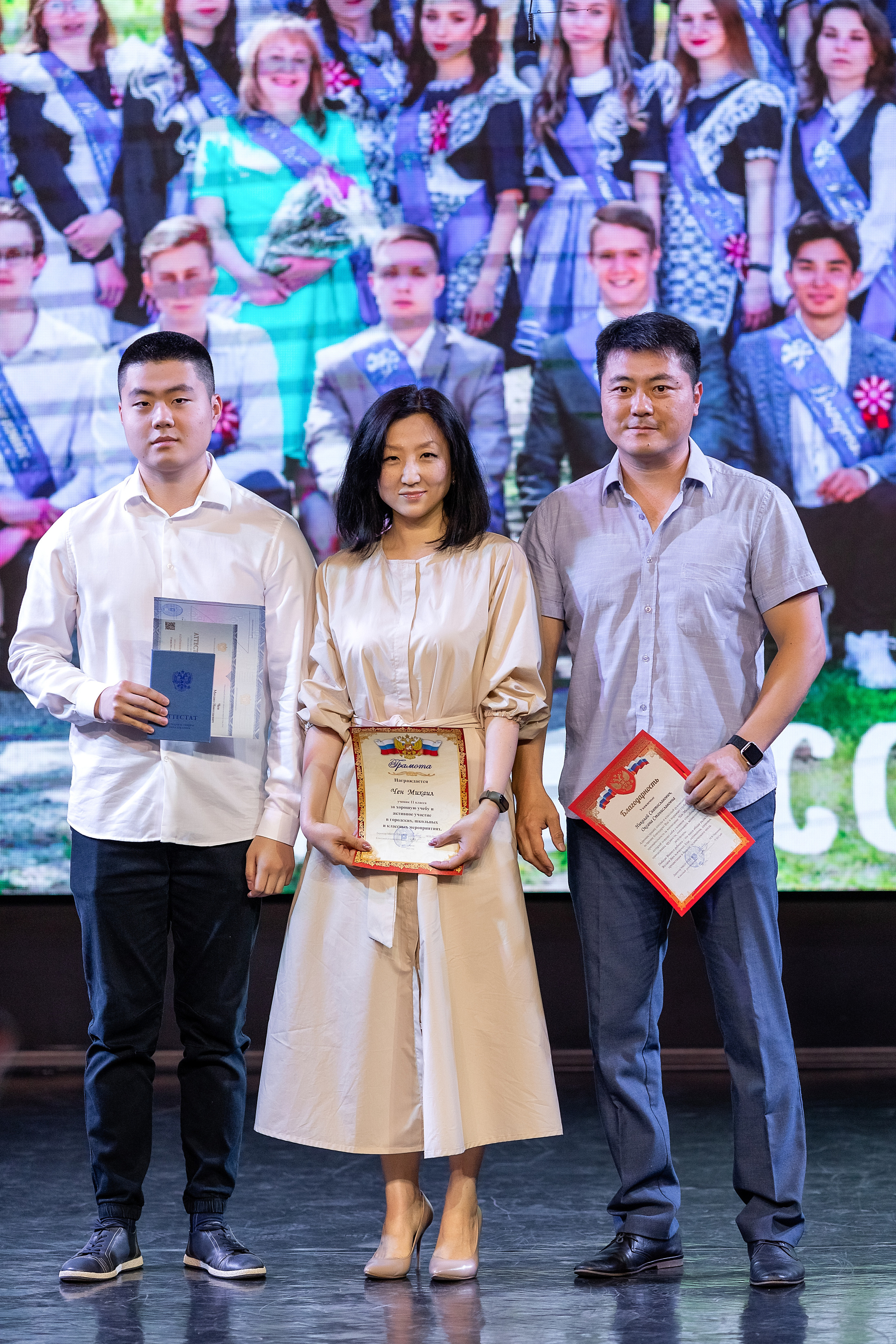 Выпускной 33 школа. Стильный выпускной альбом Владивосток фотограф Вероника Мигачева