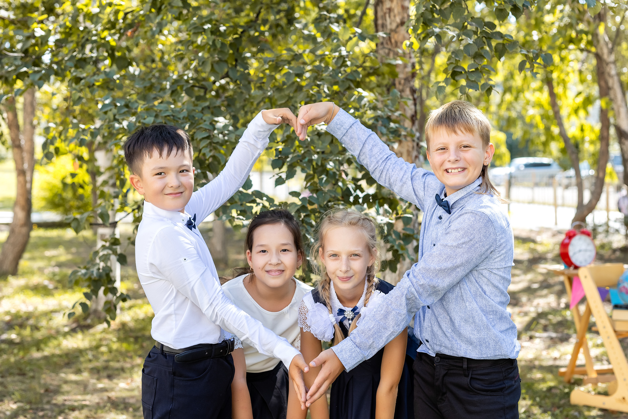 4-В, Гимназия. Фотозона «Здравствуй, Школа!». Стильный выпускной альбом Владивосток фотограф Вероника Мигачева