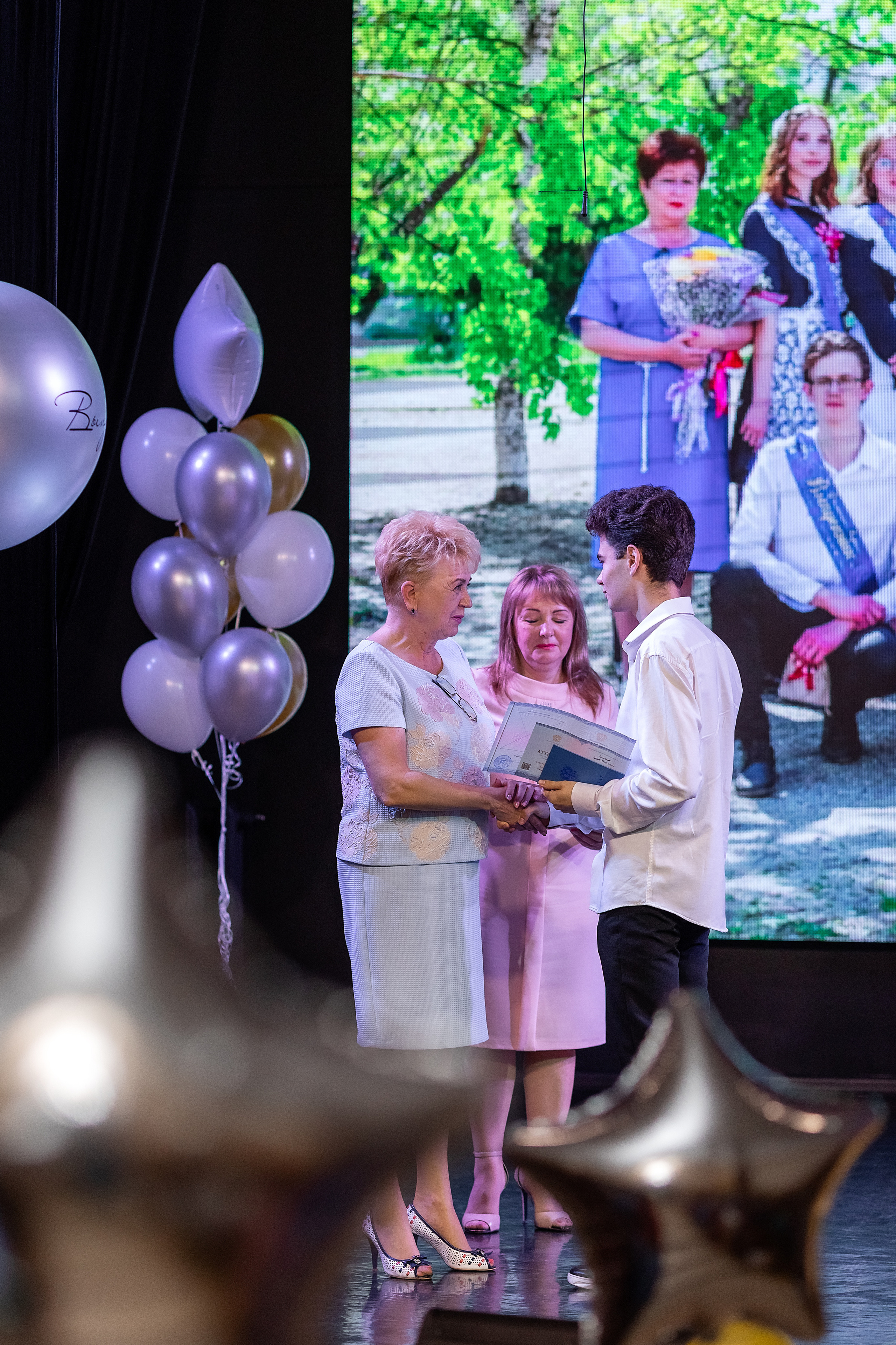 Выпускной 33 школа. Стильный выпускной альбом Владивосток фотограф Вероника Мигачева