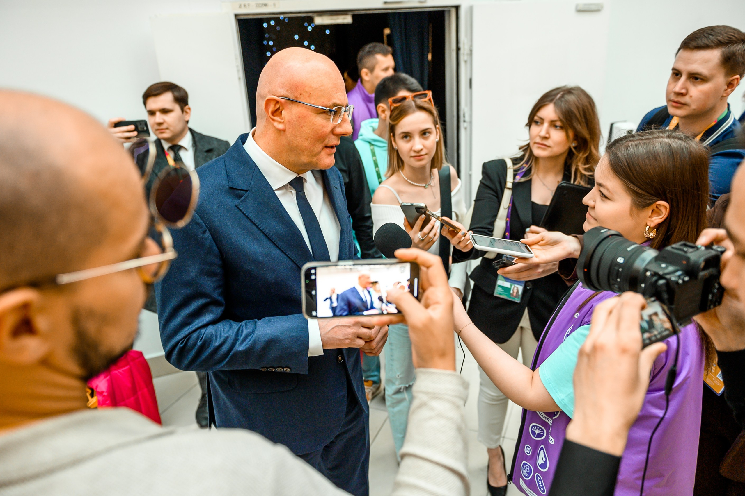 Всемирный фестиваль молодежи 2024. Свадебный и семейный фотограф София Невская