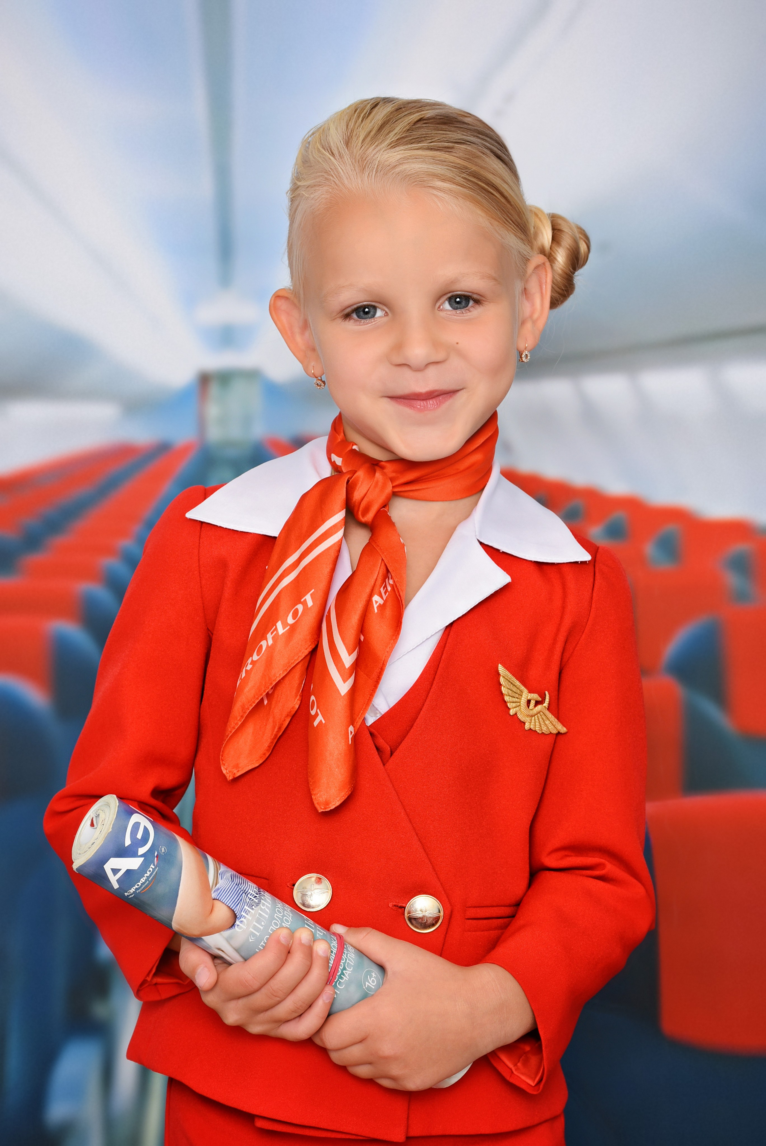 Мобильная фотостудия для детских съемок, уютная атмосфера для создания ярких и радостных снимков. Фотограф делает снимки на профессиональной фотосессии в студии. Выездная съмка в детских садах. Выпускные альбомы. Фотосъемка в студии. Выездная фотосессия Москва и Московская область. Фотосъемка мероприятий. Детская костюмированная фотосессия. 