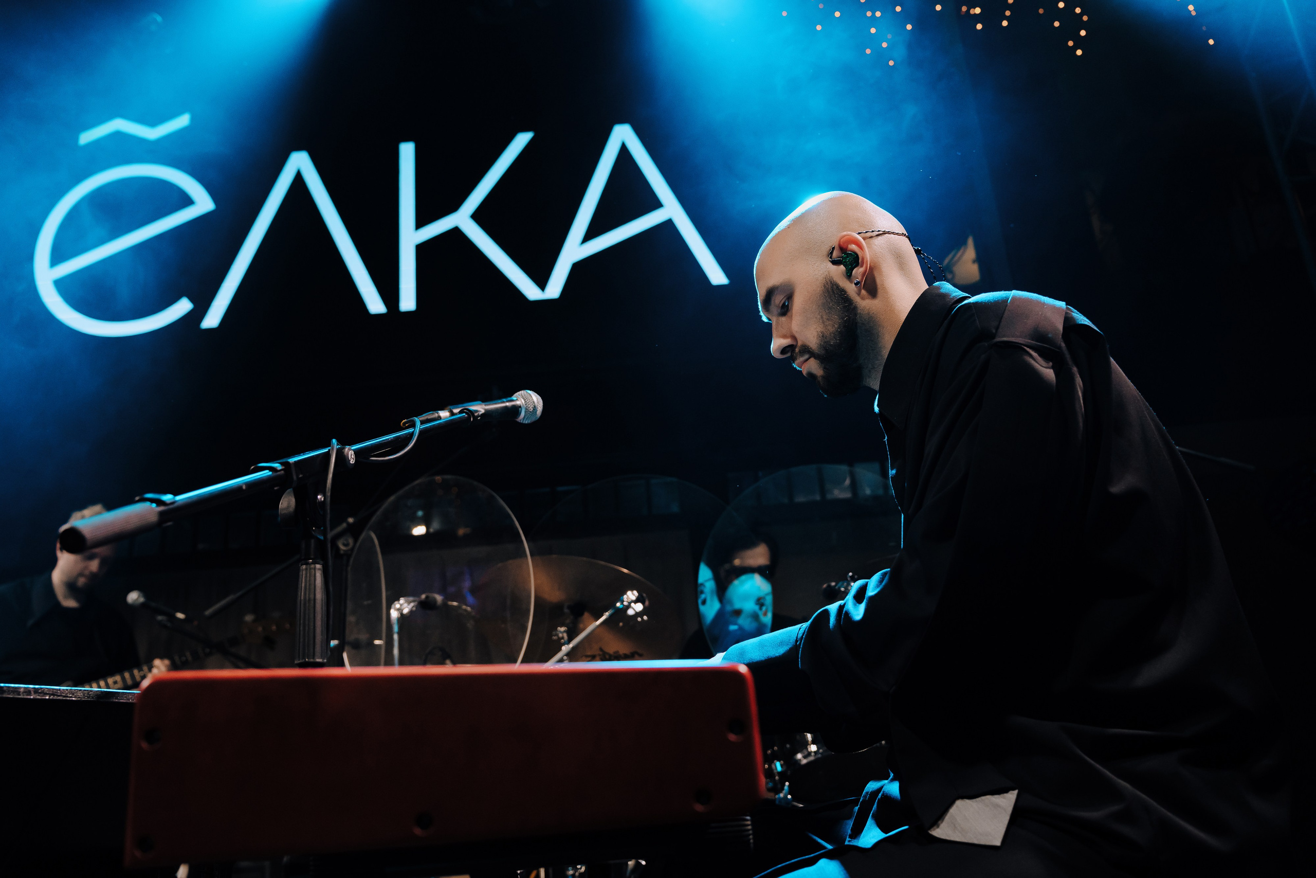 20 ЛЕТ МЕГАПОЛИС ЧЕЛЯБИНСК ХЕДЛАЙНЕР ЕЛКА. Репортажный фотограф Зуев Роман г. Челябинск