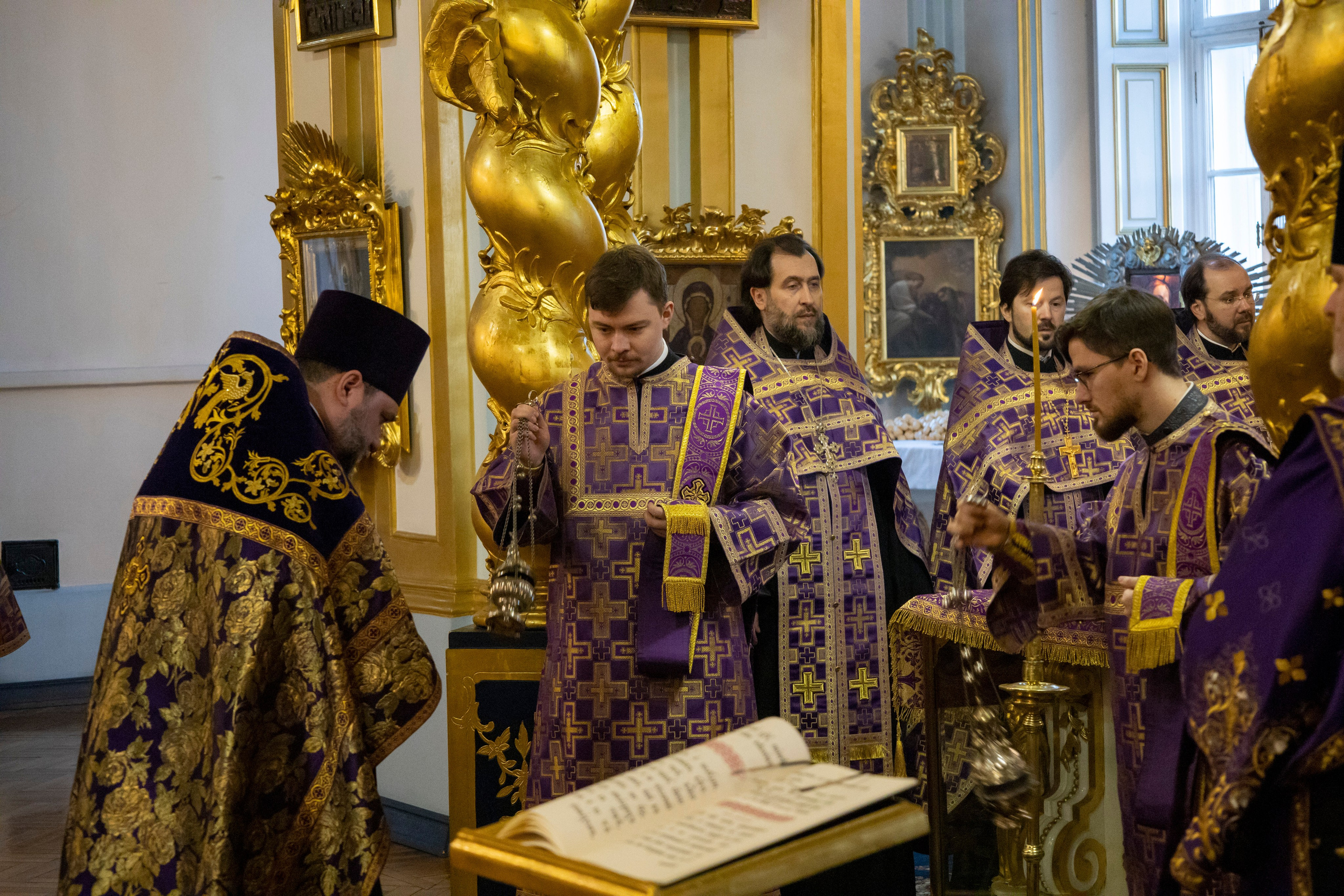 ВСЕНОЩНОЕ БДЕНИЕ С ЧИНОМ ИЗНЕСЕНИЯ ЧЕСТНОГО И ЖИВОТВОРЯЩЕГО КРЕСТА ГОСПОДНЯ. НИКОЛО-БОГОЯВЛЕНСКИЙ МОРСКОЙ СОБОР