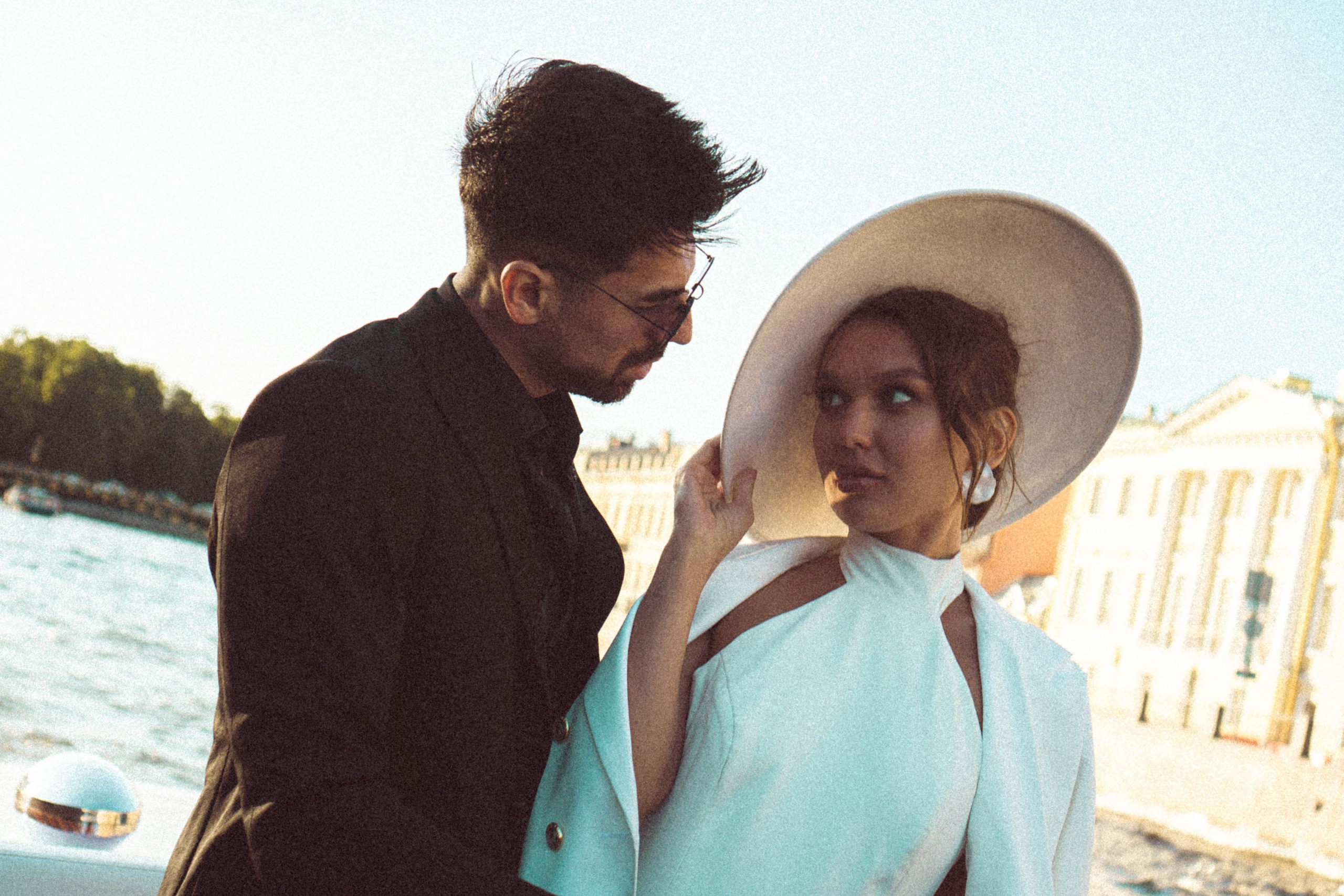 СВАДЕНБНАЯ СЬЕМКА НА КАТЕРЕ ПО КАНАЛАМ САНКТ-ПЕТЕРБУРГА И В АКВАТОРИИ НЕВЫ. Профессиональный фотограф, Санкт-Петербург — Виктория Богомолова