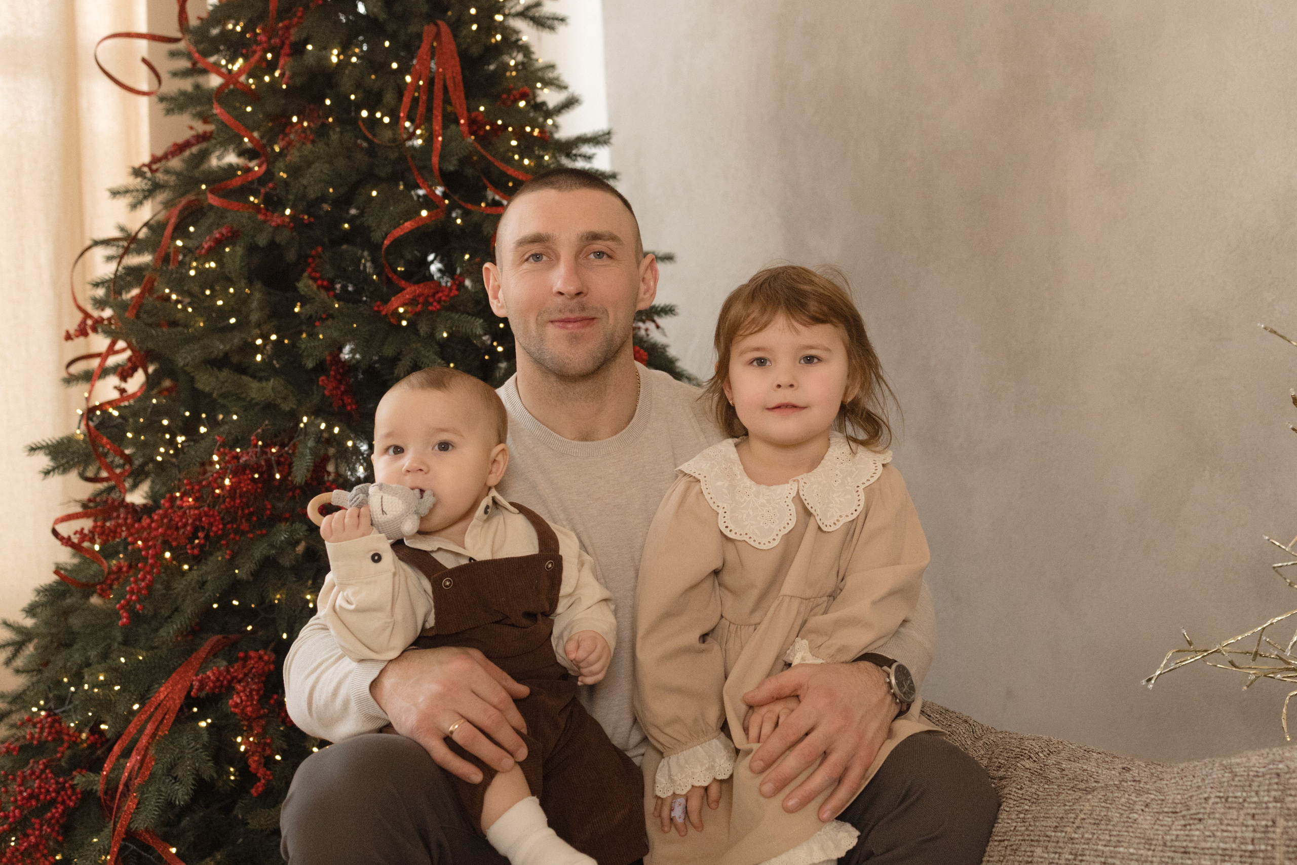 Новогодняя съемка в Мун (зал Семейный). Фотограф беременности и новорожденных в Красноярске Вета Ланская