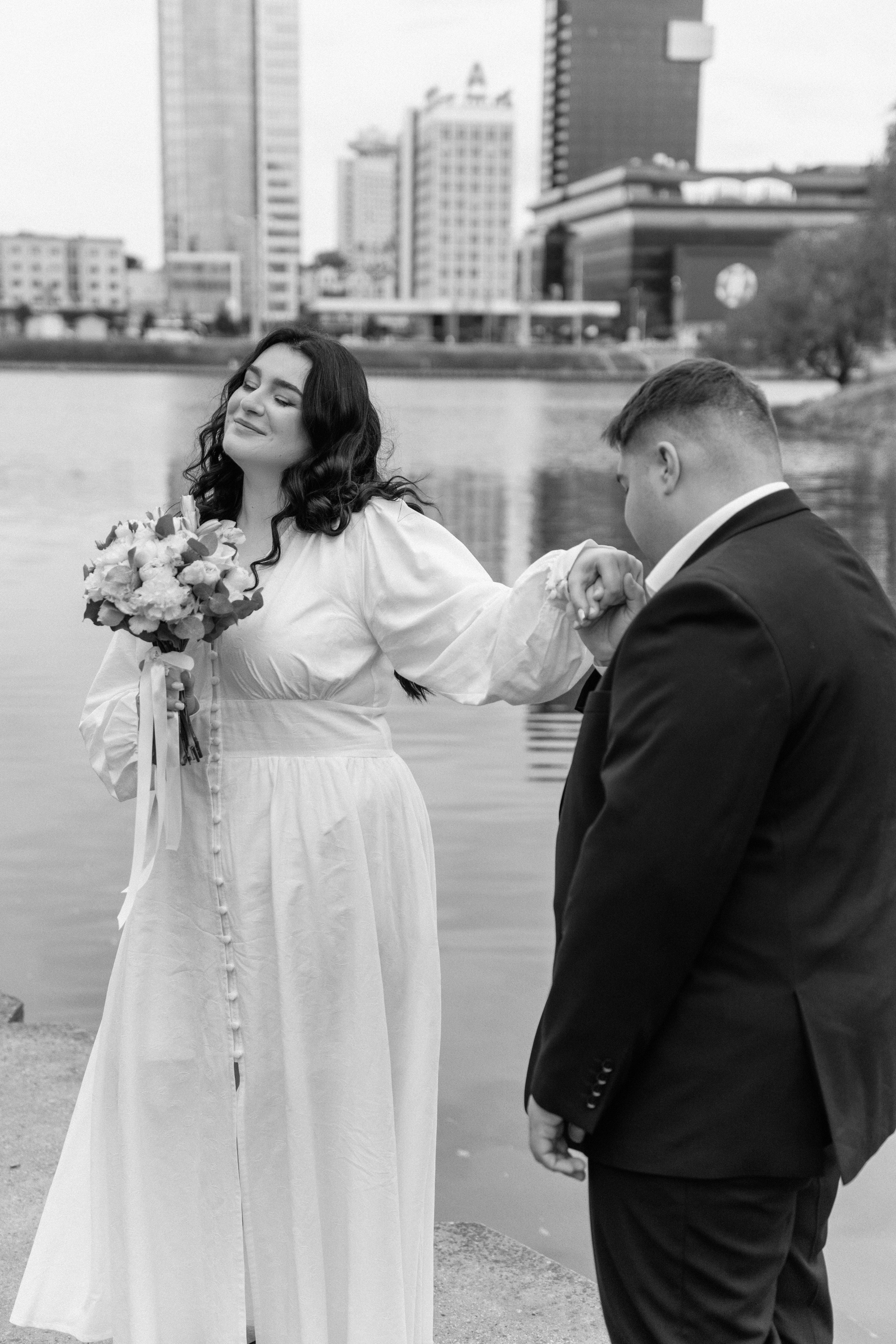 Юля и Дима прогулка в Троицком предместье. Ваш семейный фотограф в Минске — Вика Трегубова