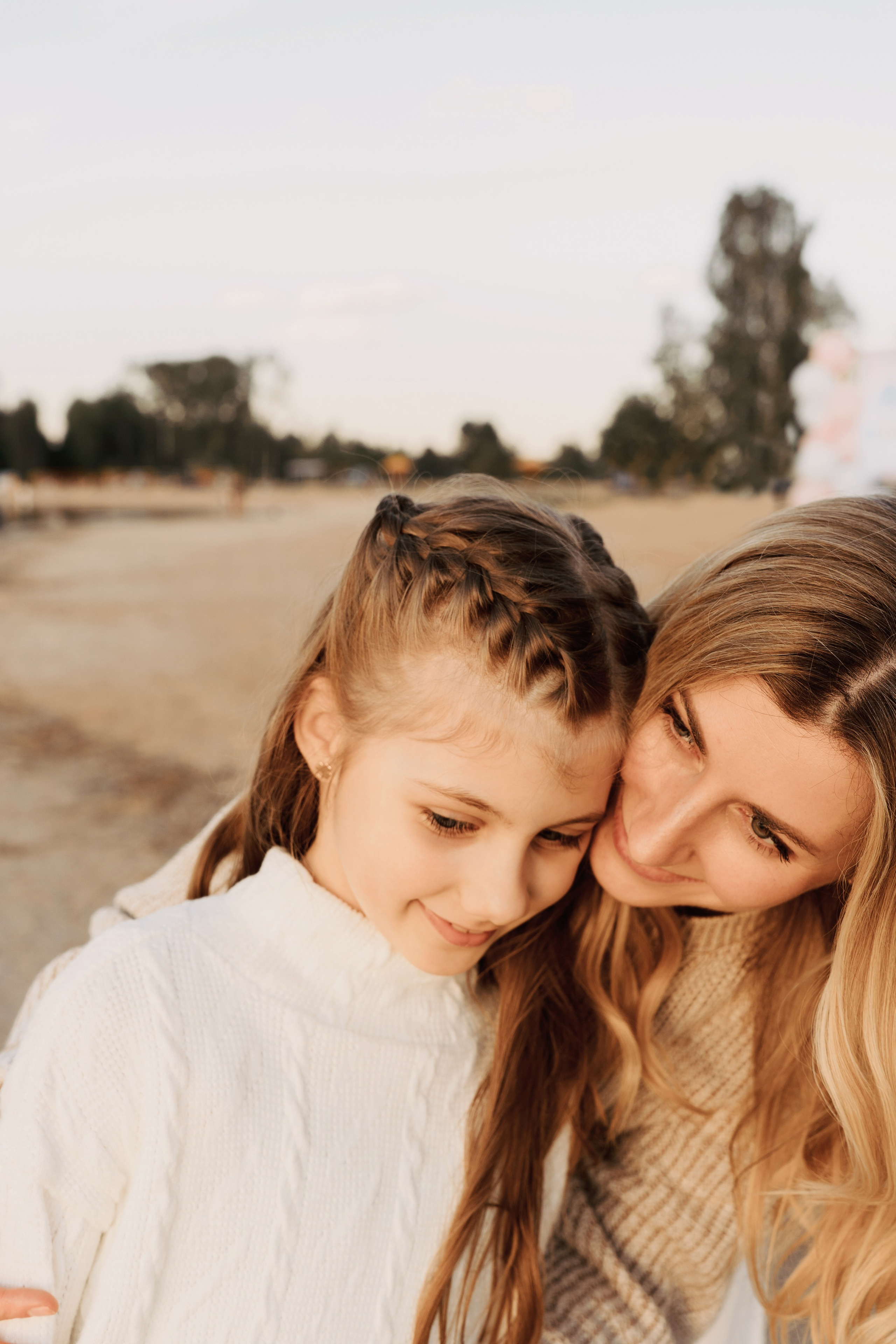 Весеннее тепло семьи на берегу Минского моря. Ваш семейный фотограф в Минске — Вика Трегубова