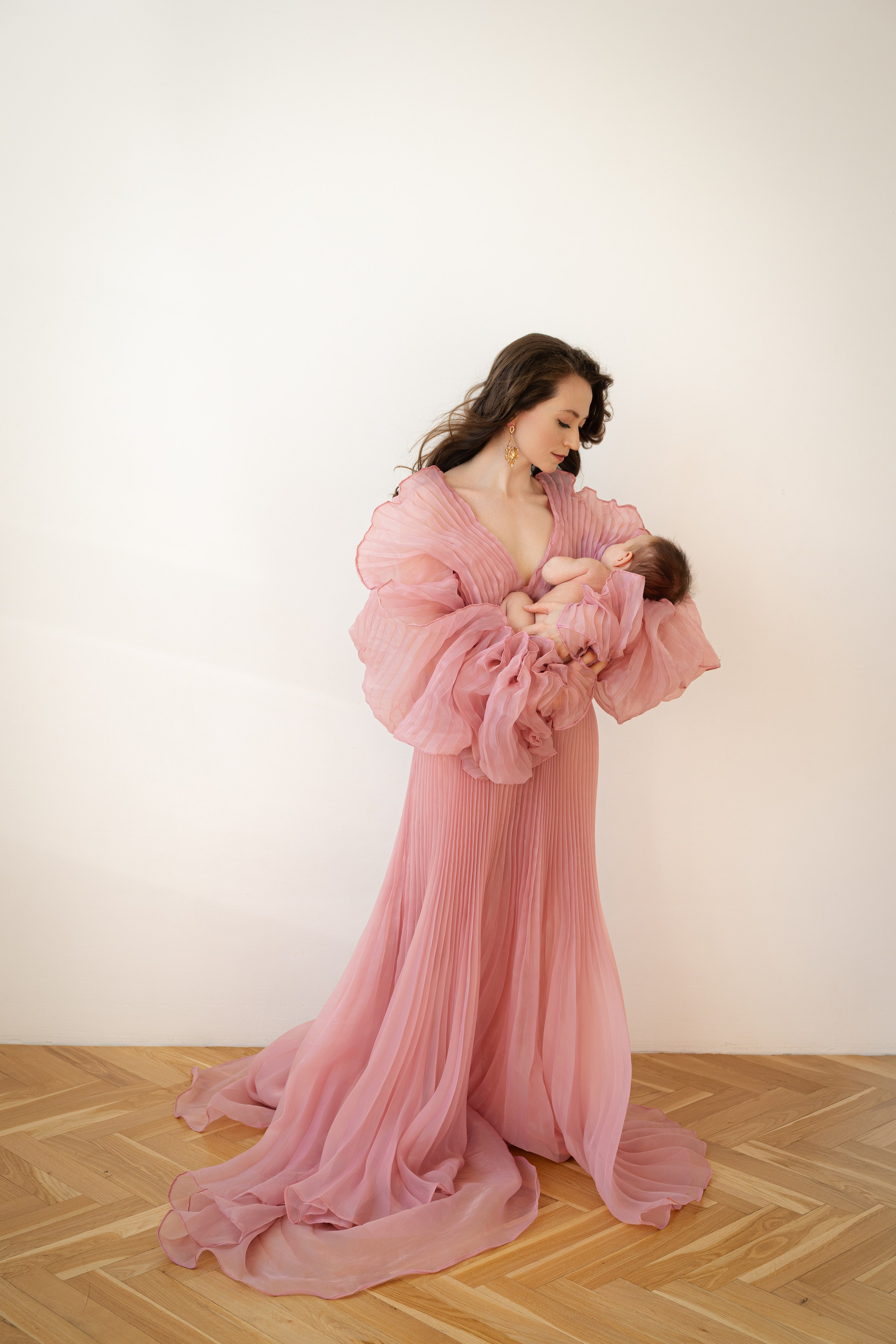 Вера, Светлана и Анастасия. That’s your photographer, Alexandra Andrushchenko