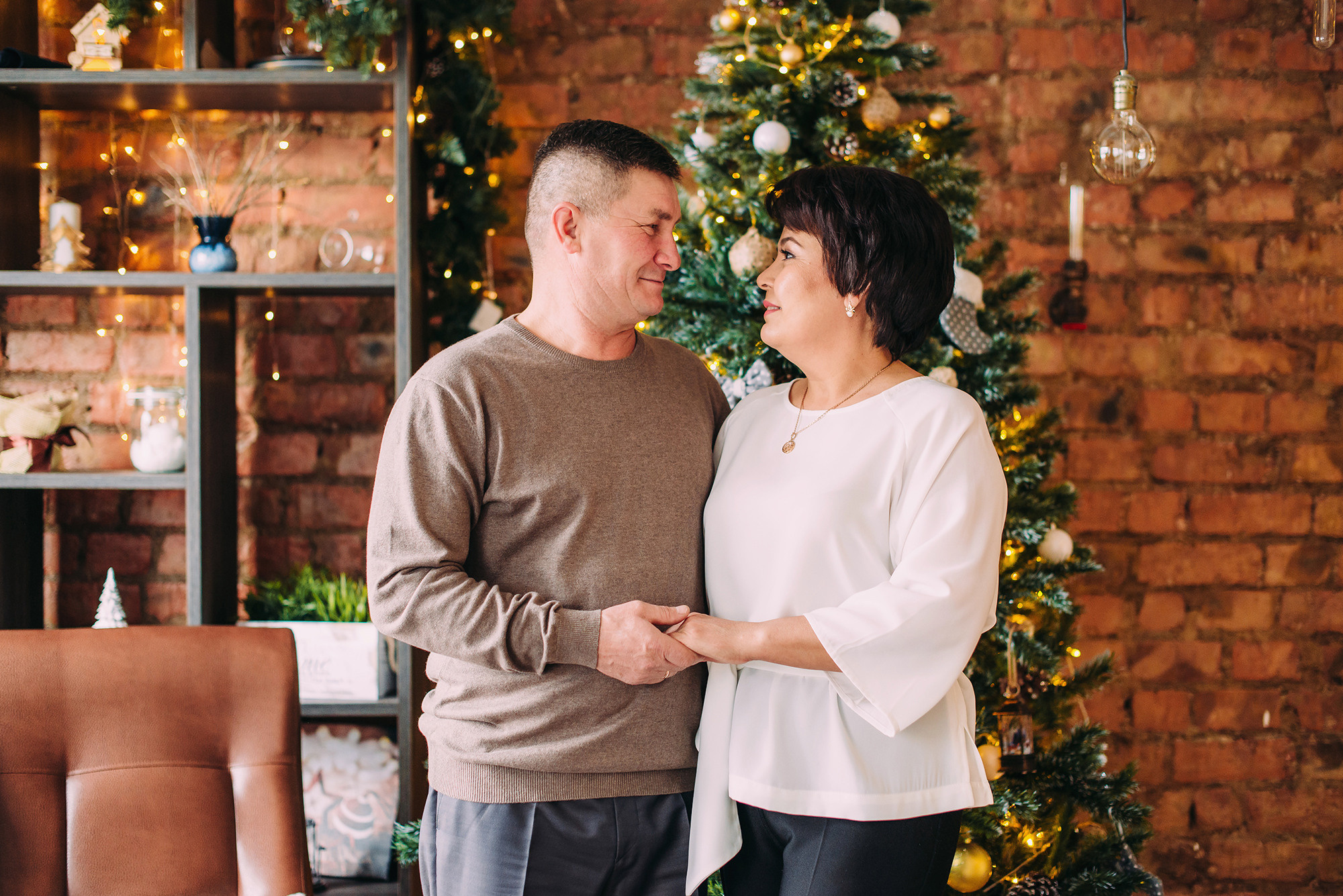 Желто-синий экскаватор с оранжевым ковшом. Свадебный и семейный фотограф в Стерлитамаке, Салавате. Илья Антохин