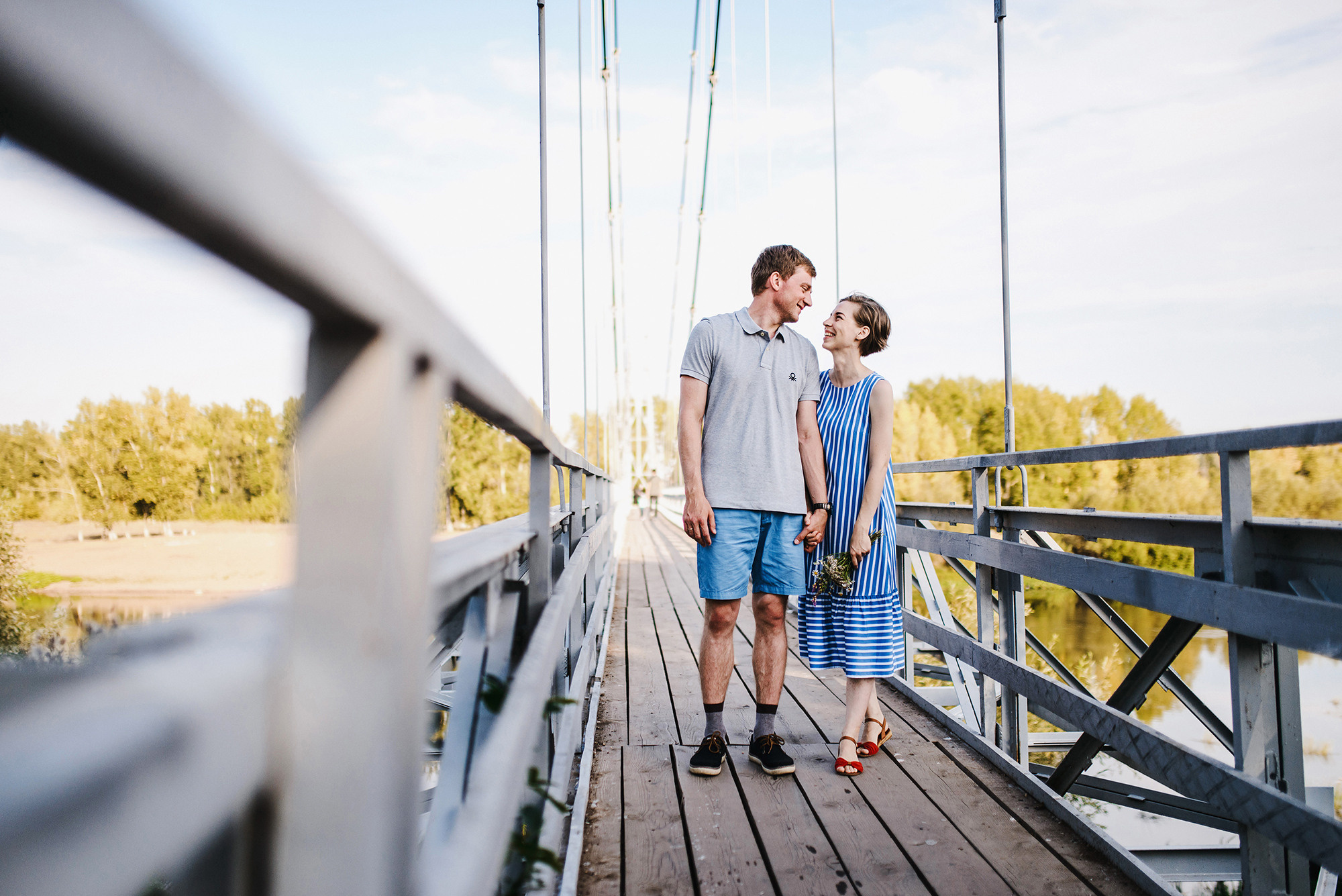 Бумажный кораблик и тёплый берег реки. Свадебный и семейный фотограф в Стерлитамаке, Салавате. Илья Антохин