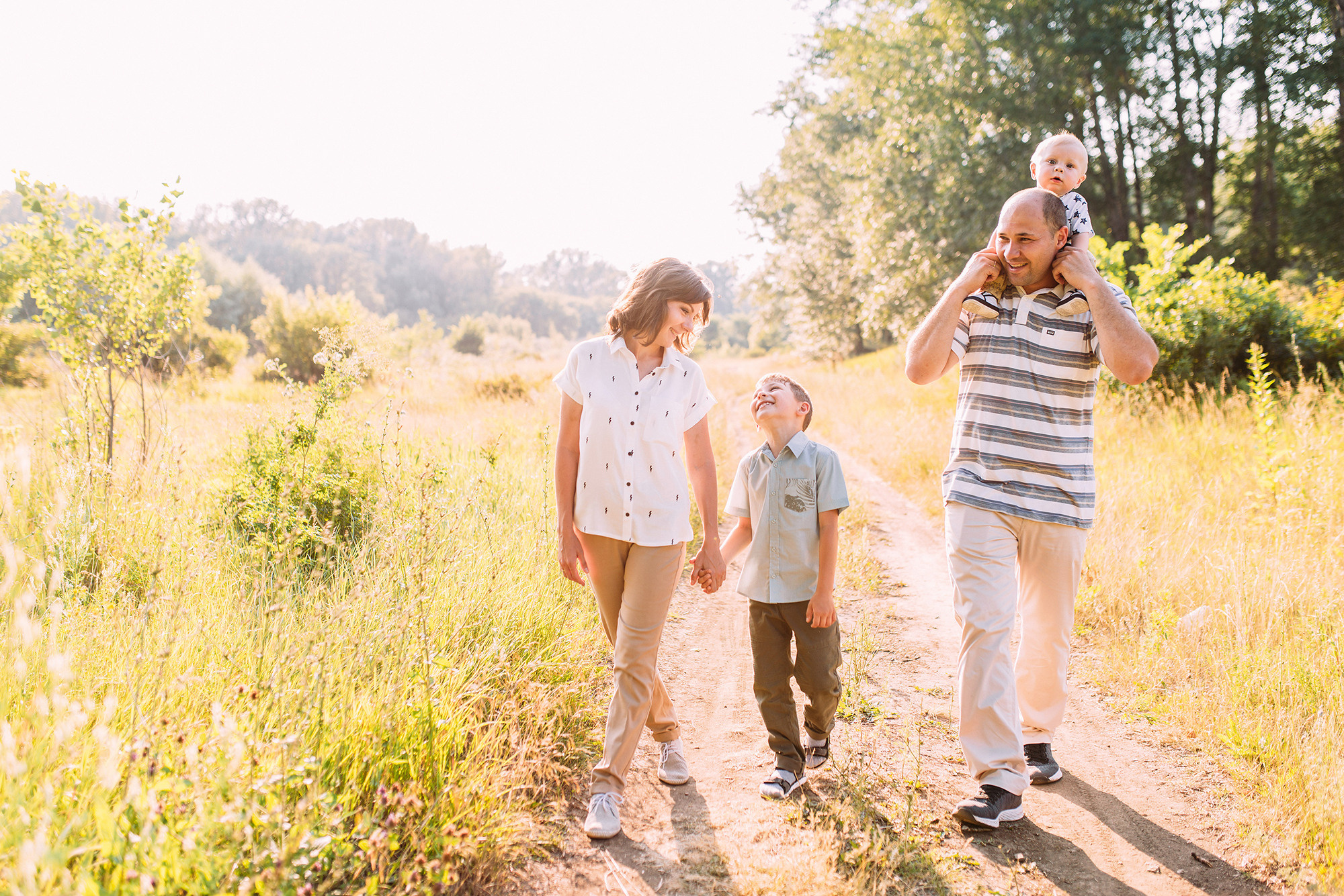 Прогулка по солнечным тропинкам. Свадебный и семейный фотограф в Стерлитамаке, Салавате. Илья Антохин