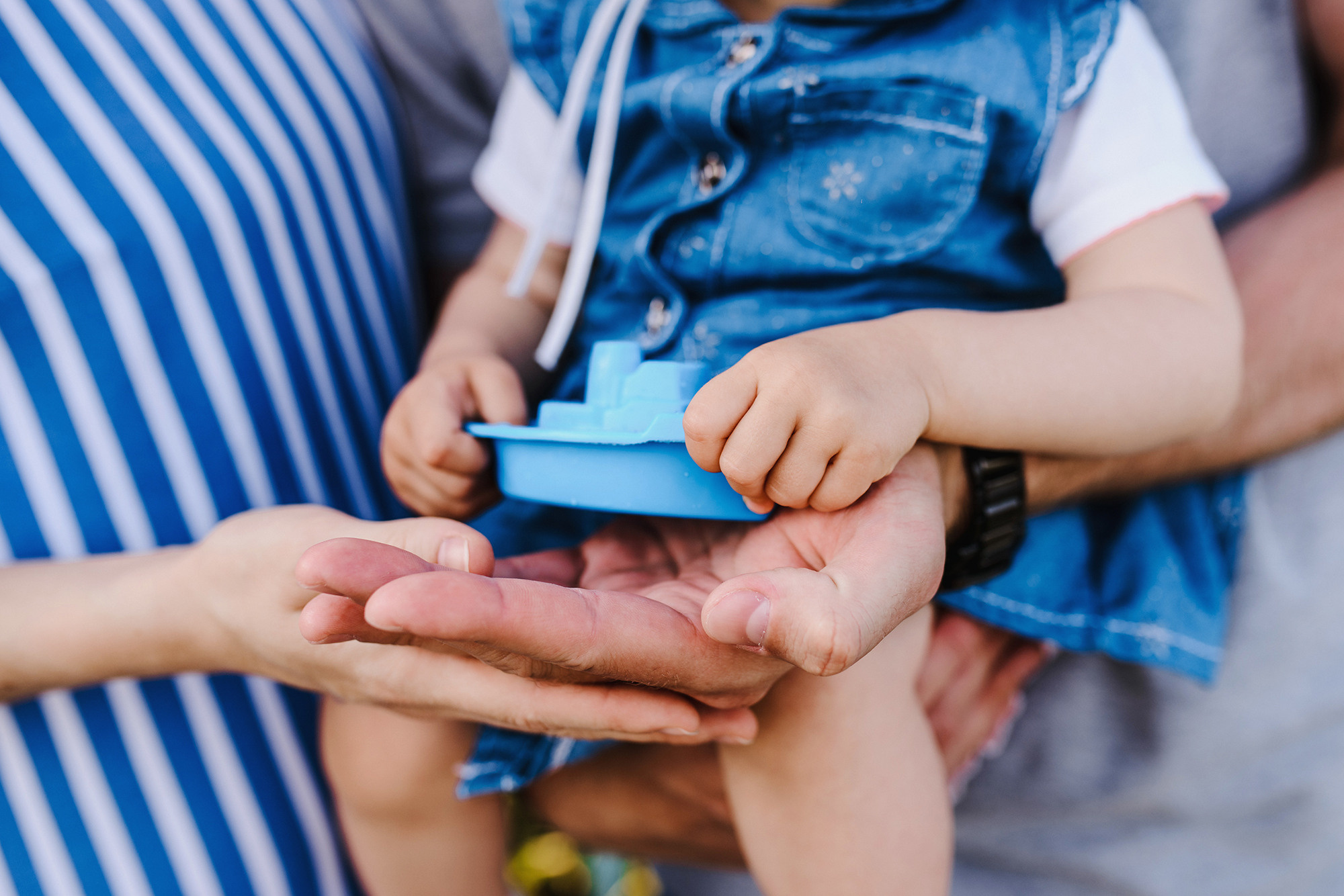 Бумажный кораблик и тёплый берег реки. Свадебный и семейный фотограф в Стерлитамаке, Салавате. Илья Антохин
