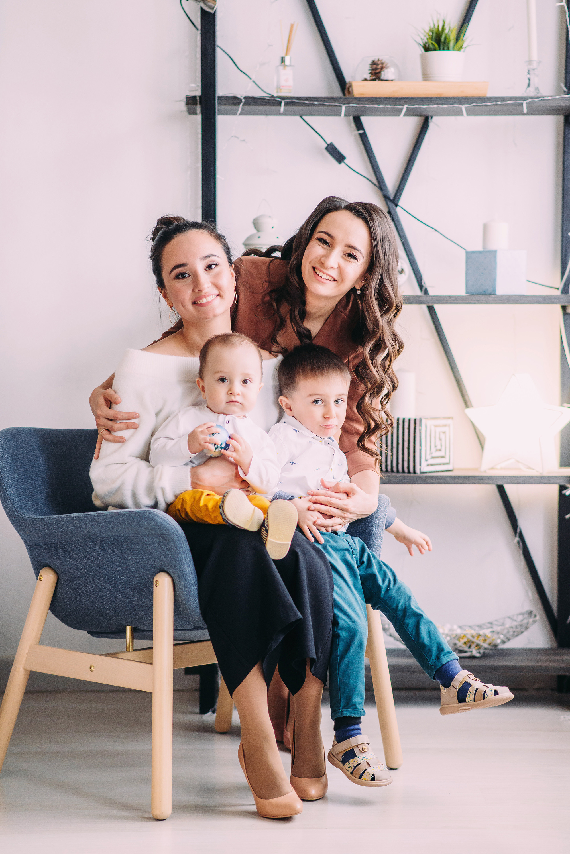 Желто-синий экскаватор с оранжевым ковшом. Свадебный и семейный фотограф в Стерлитамаке, Салавате. Илья Антохин