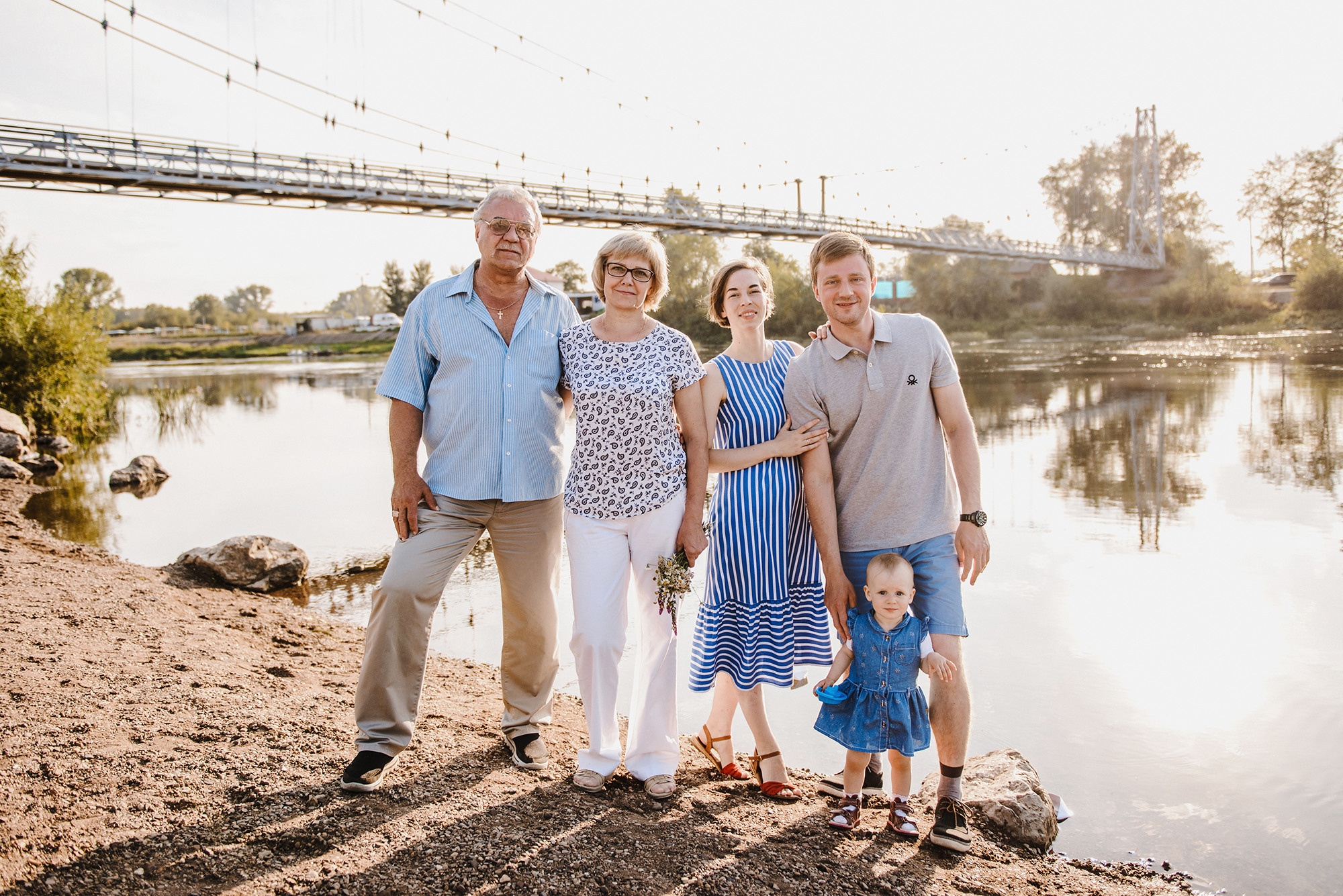 Бумажный кораблик и тёплый берег реки. Свадебный и семейный фотограф в Стерлитамаке, Салавате. Илья Антохин