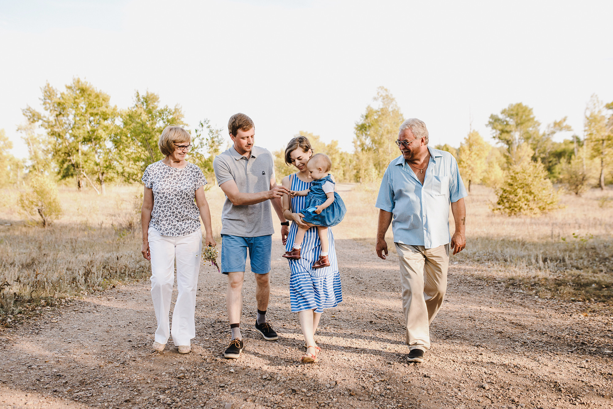 Бумажный кораблик и тёплый берег реки. Свадебный и семейный фотограф в Стерлитамаке, Салавате. Илья Антохин