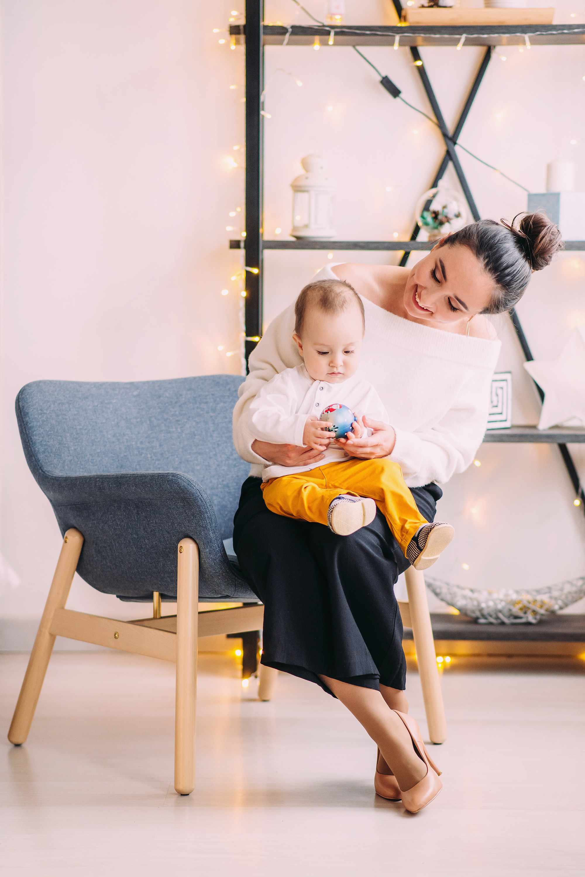 Желто-синий экскаватор с оранжевым ковшом. Свадебный и семейный фотограф в Стерлитамаке, Салавате. Илья Антохин