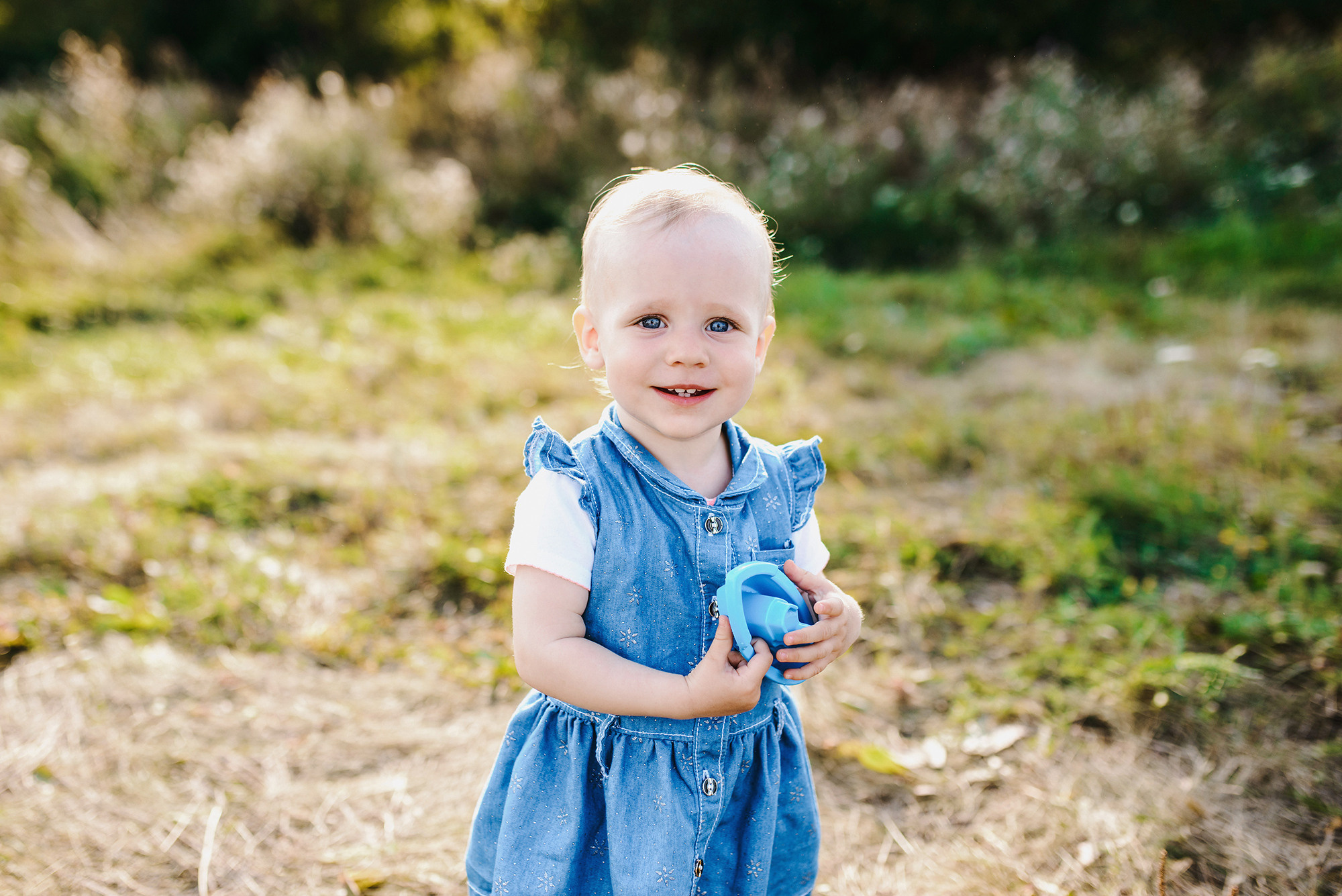 Бумажный кораблик и тёплый берег реки. Свадебный и семейный фотограф в Стерлитамаке, Салавате. Илья Антохин