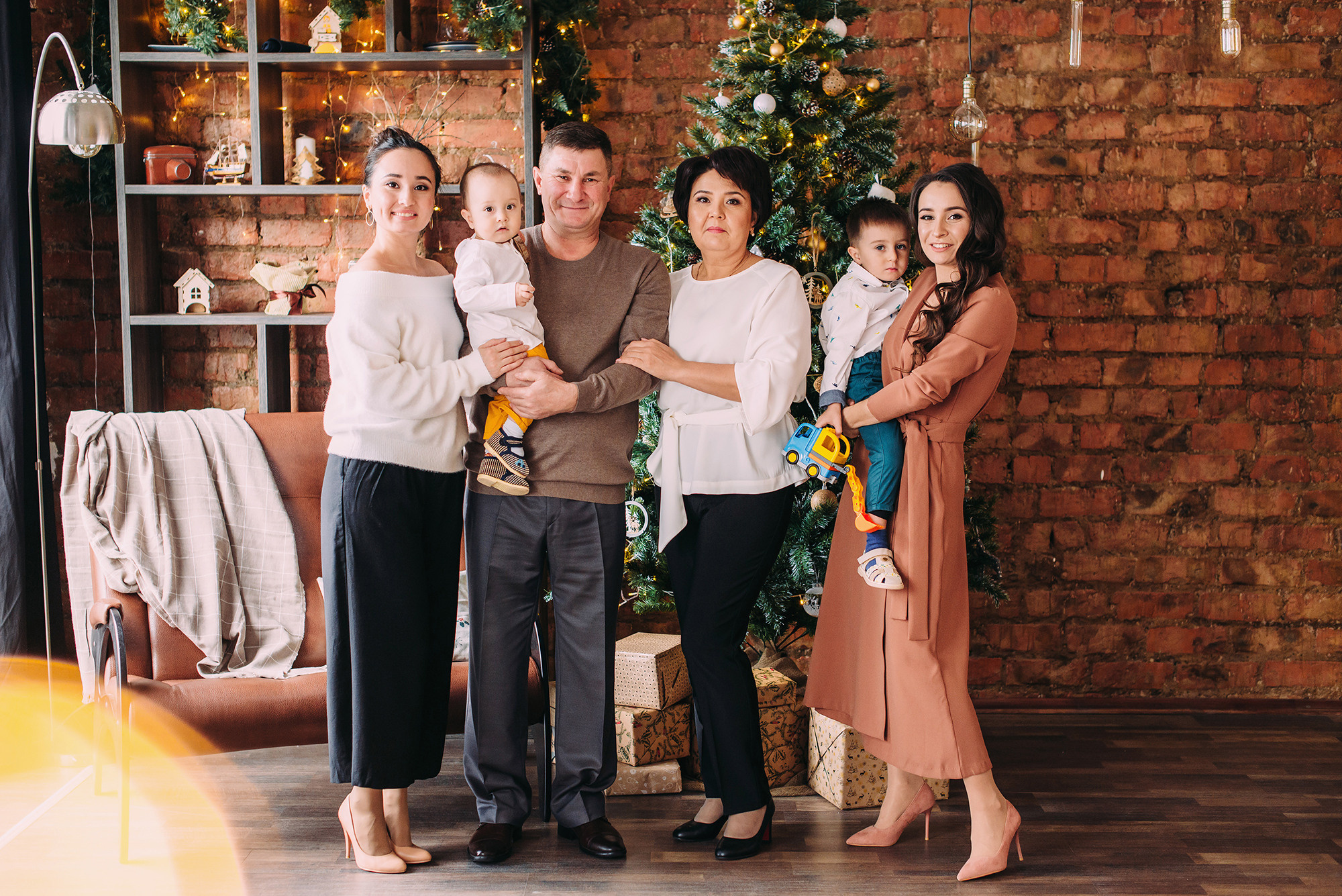 Желто-синий экскаватор с оранжевым ковшом. Свадебный и семейный фотограф в Стерлитамаке, Салавате. Илья Антохин