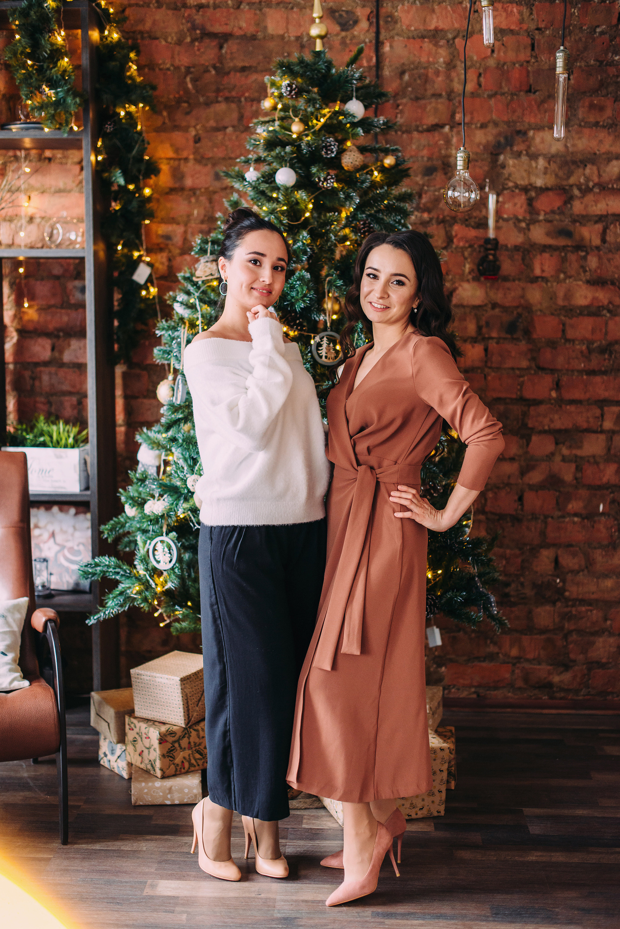 Желто-синий экскаватор с оранжевым ковшом. Свадебный и семейный фотограф в Стерлитамаке, Салавате. Илья Антохин