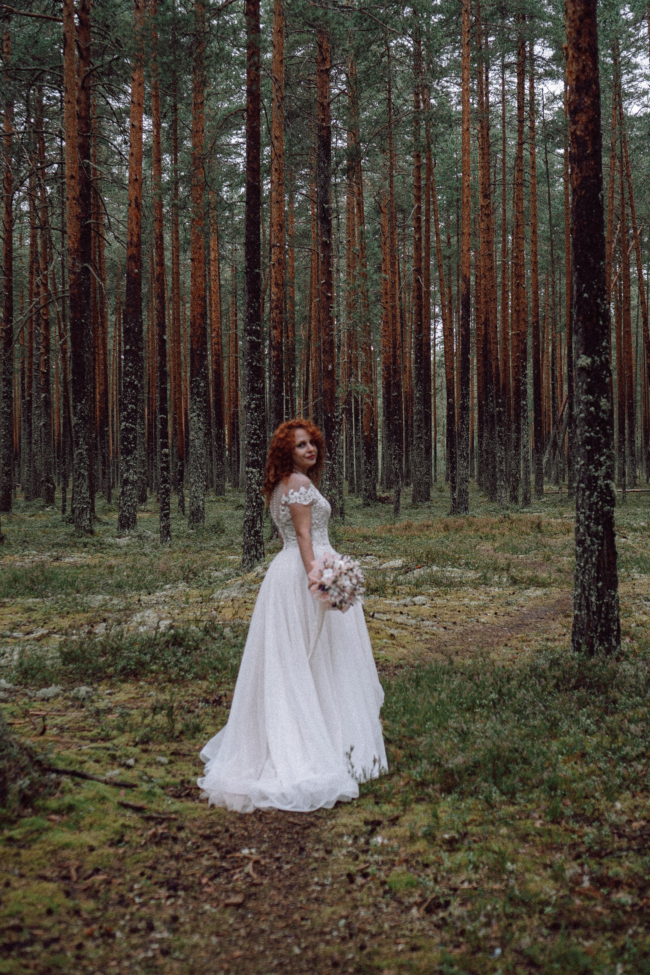 СВАДЕБНАЯ ФОТОСЕССИИЯ ПАРЫ В ГОРОДЕ ПРИОЗЕРСК В СОСНОВОМ ЛЕСУ И С ПИКАПОМ. Профессиональный фотограф, Санкт-Петербург — Виктория Богомолова