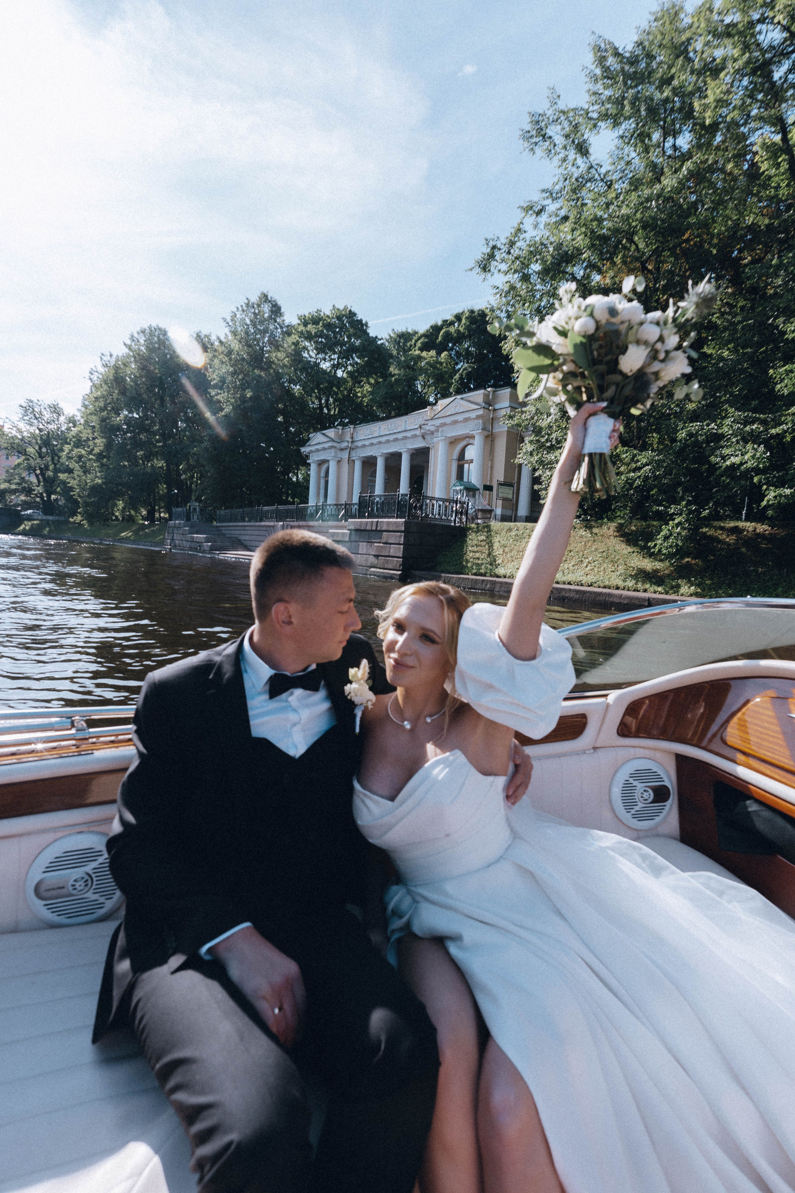 СВАДЕНБНАЯ СЬЕМКА НА КАТЕРЕ ПО КАНАЛАМ САНКТ-ПЕТЕРБУРГА И В АКВАТОРИИ НЕВЫ. Профессиональный фотограф, Санкт-Петербург — Виктория Богомолова