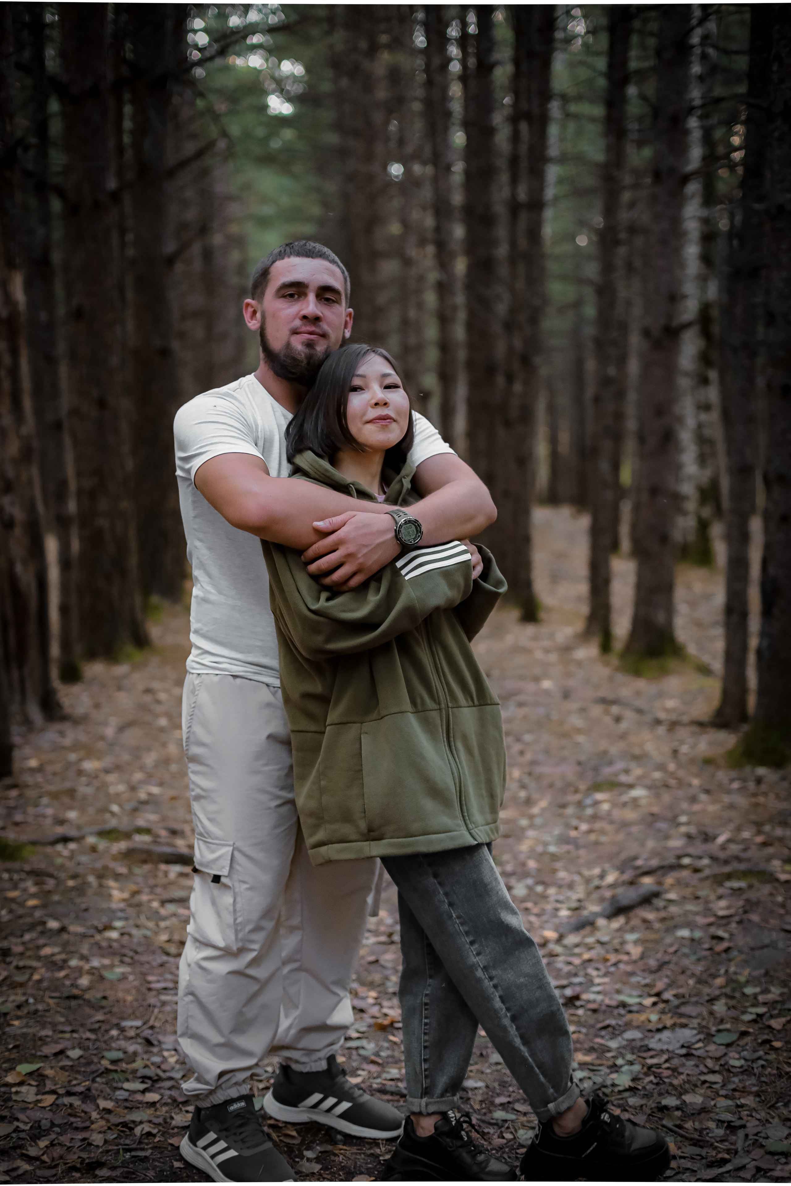 Оля и Артем в сосновом лесу. Фотограф г. Хабаровск. Семейные и индивидуальные съёмки