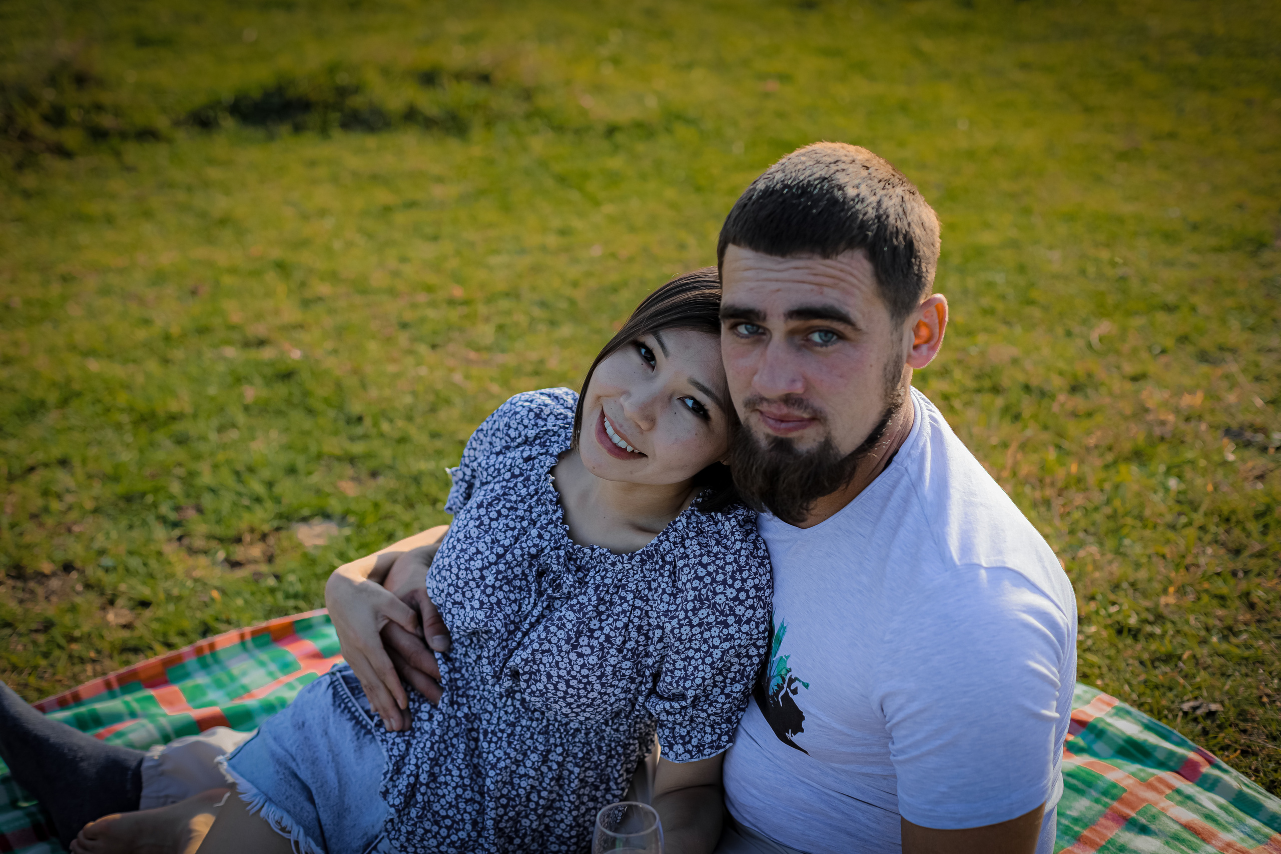 Оля и Артем в сосновом лесу. Фотограф г. Хабаровск. Семейные и индивидуальные съёмки