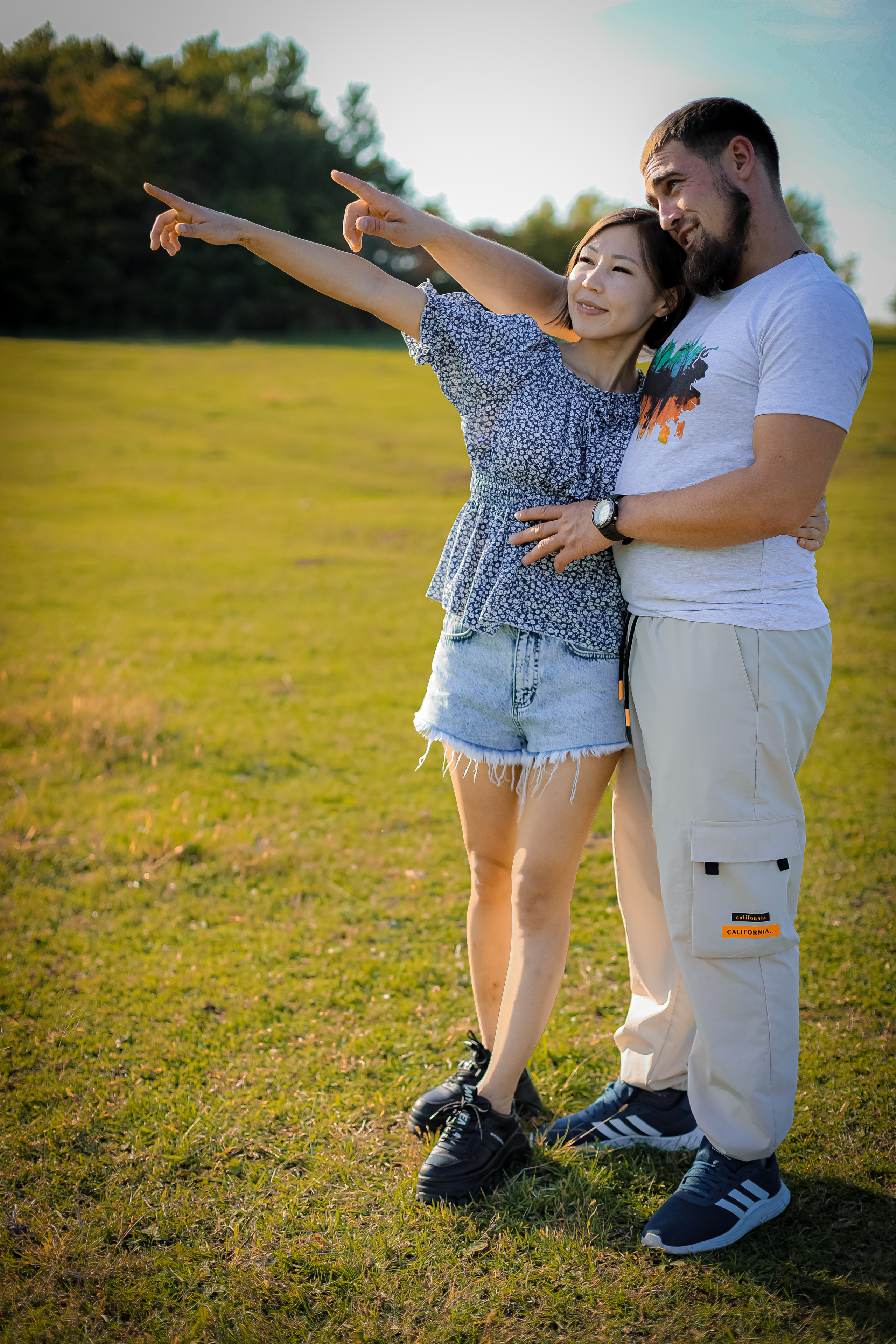 Оля и Артем в сосновом лесу. Фотограф г. Хабаровск. Семейные и индивидуальные съёмки