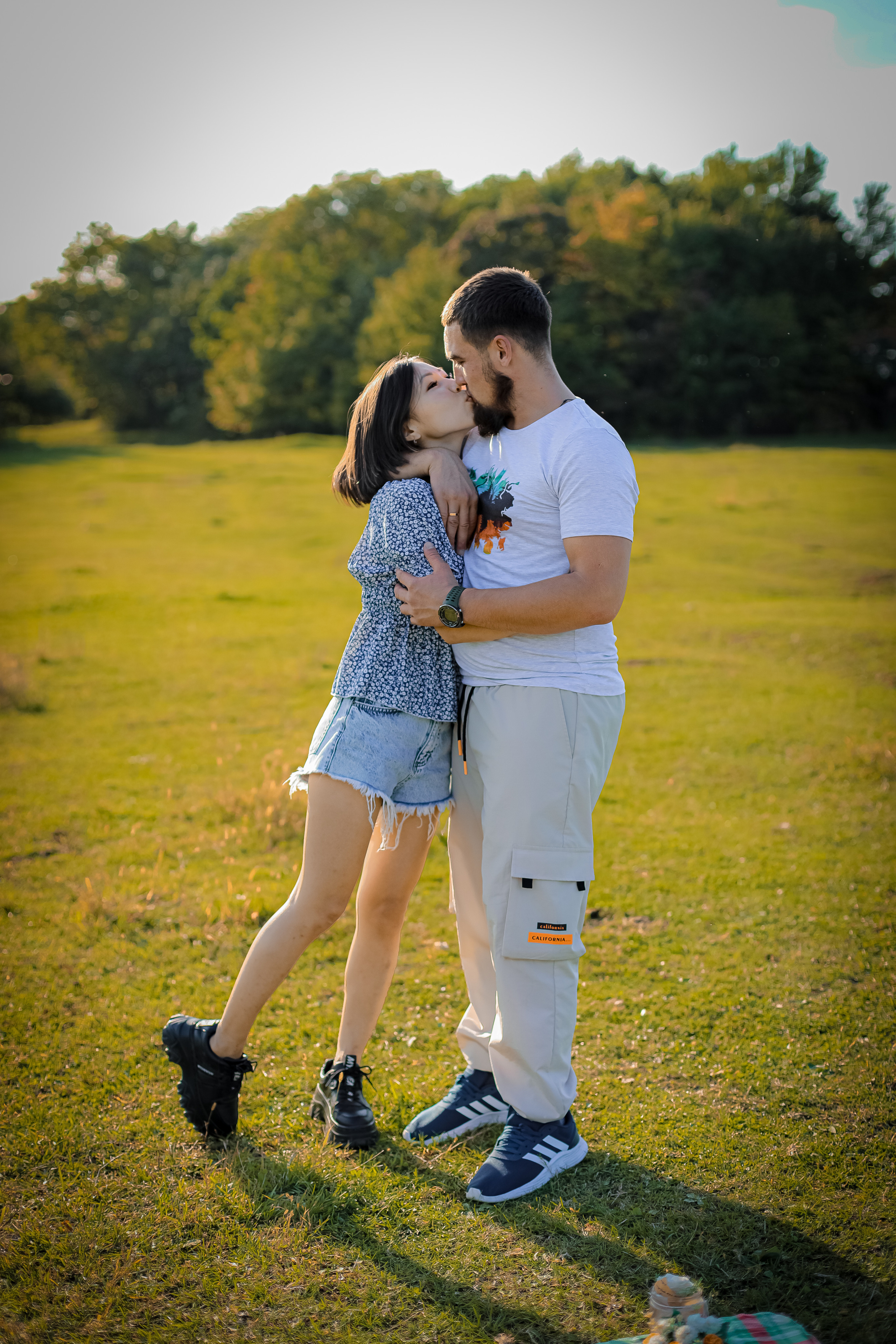 Оля и Артем в сосновом лесу. Фотограф г. Хабаровск. Семейные и индивидуальные съёмки