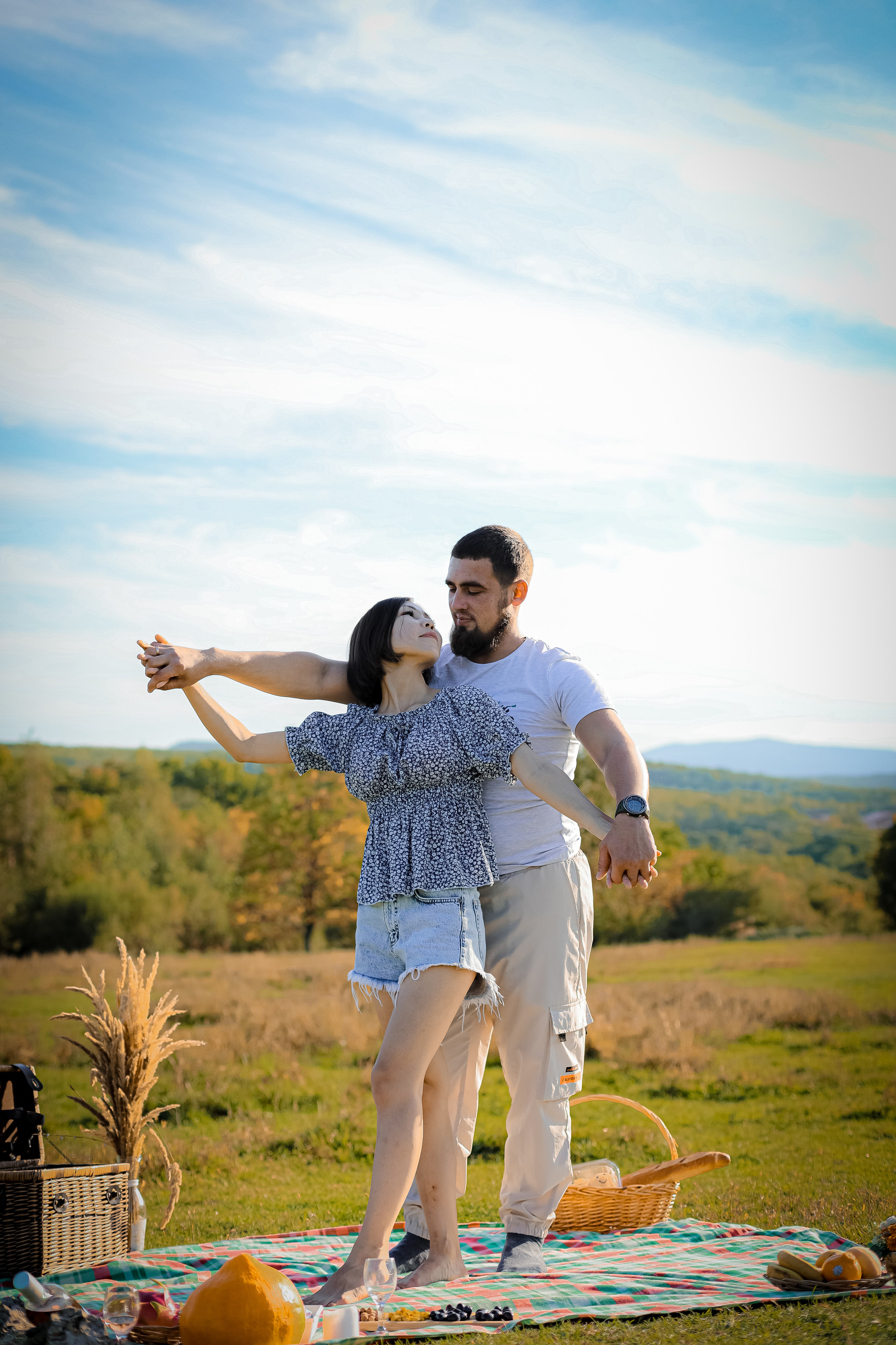 Оля и Артем в сосновом лесу. Фотограф г. Хабаровск. Семейные и индивидуальные съёмки