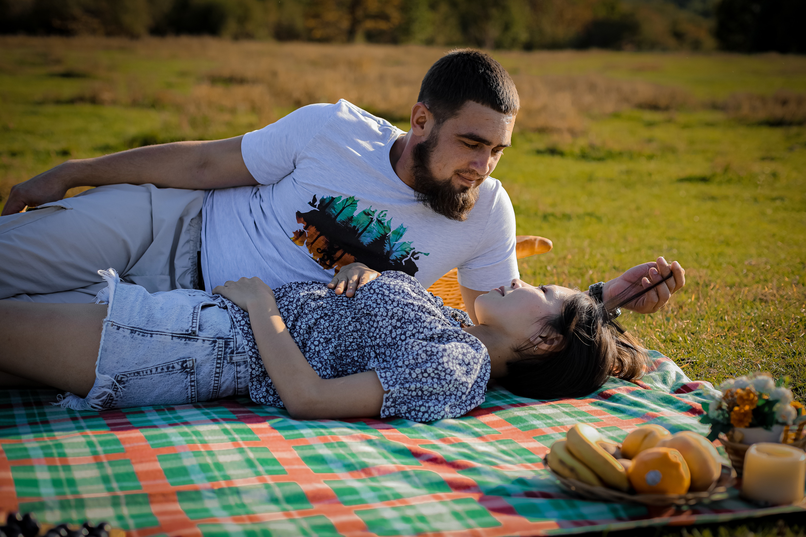 Оля и Артем в сосновом лесу. Фотограф г. Хабаровск. Семейные и индивидуальные съёмки