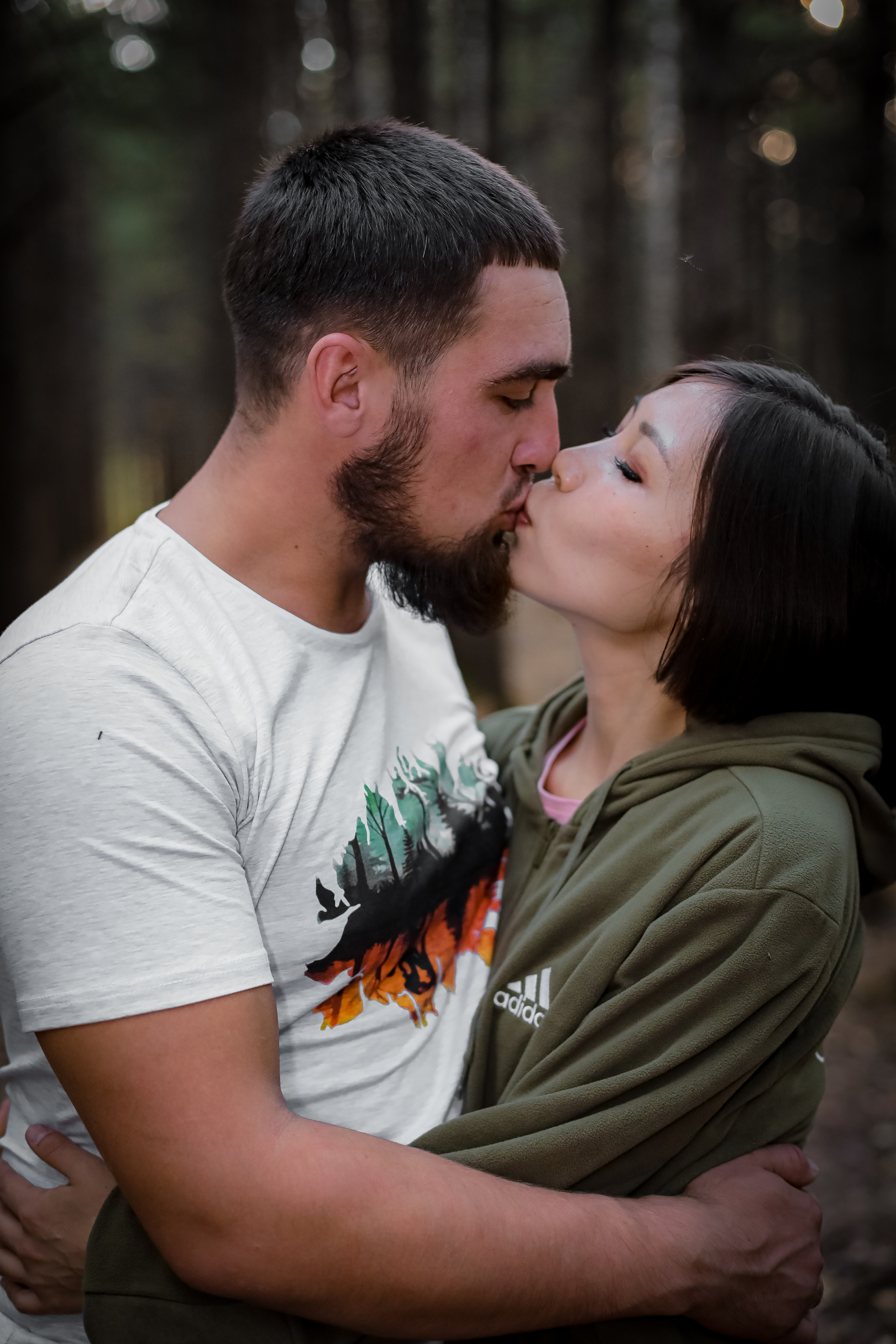 Оля и Артем в сосновом лесу. Фотограф г. Хабаровск. Семейные и индивидуальные съёмки