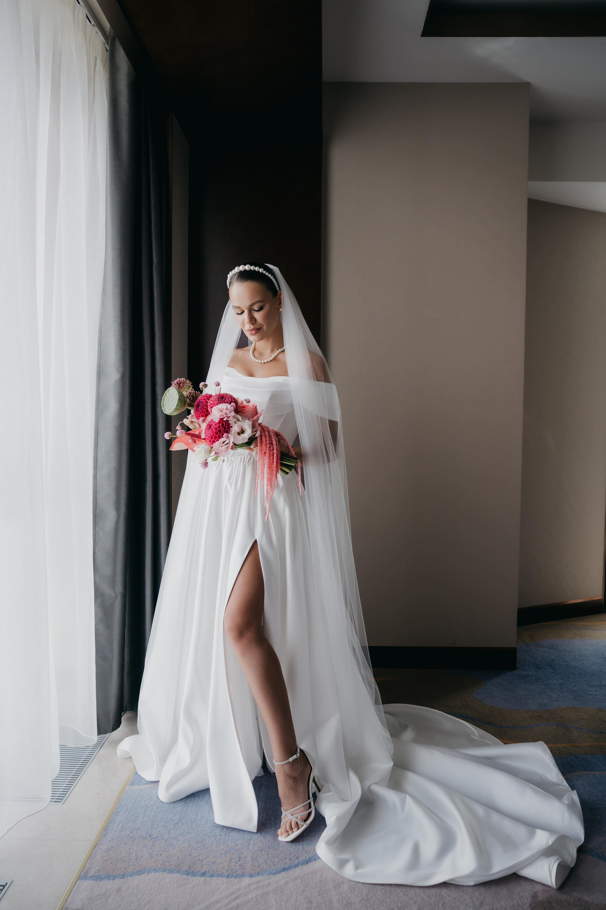 Свадебная фотосессия в отеле Soluxe Hotel Moscow. Свадебный фотограф в Москве Екатерина Гусева