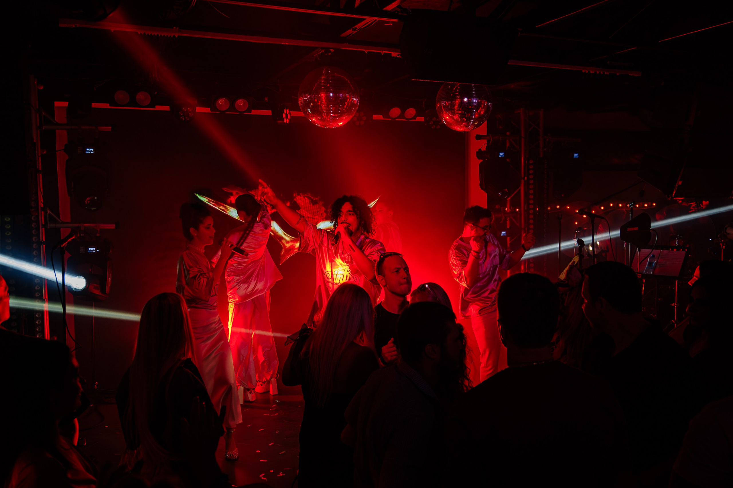 «МИША МАРВИН"_Чайка на пляже_Ялта_14.06.2025. Аминов Руслан | Фотограф