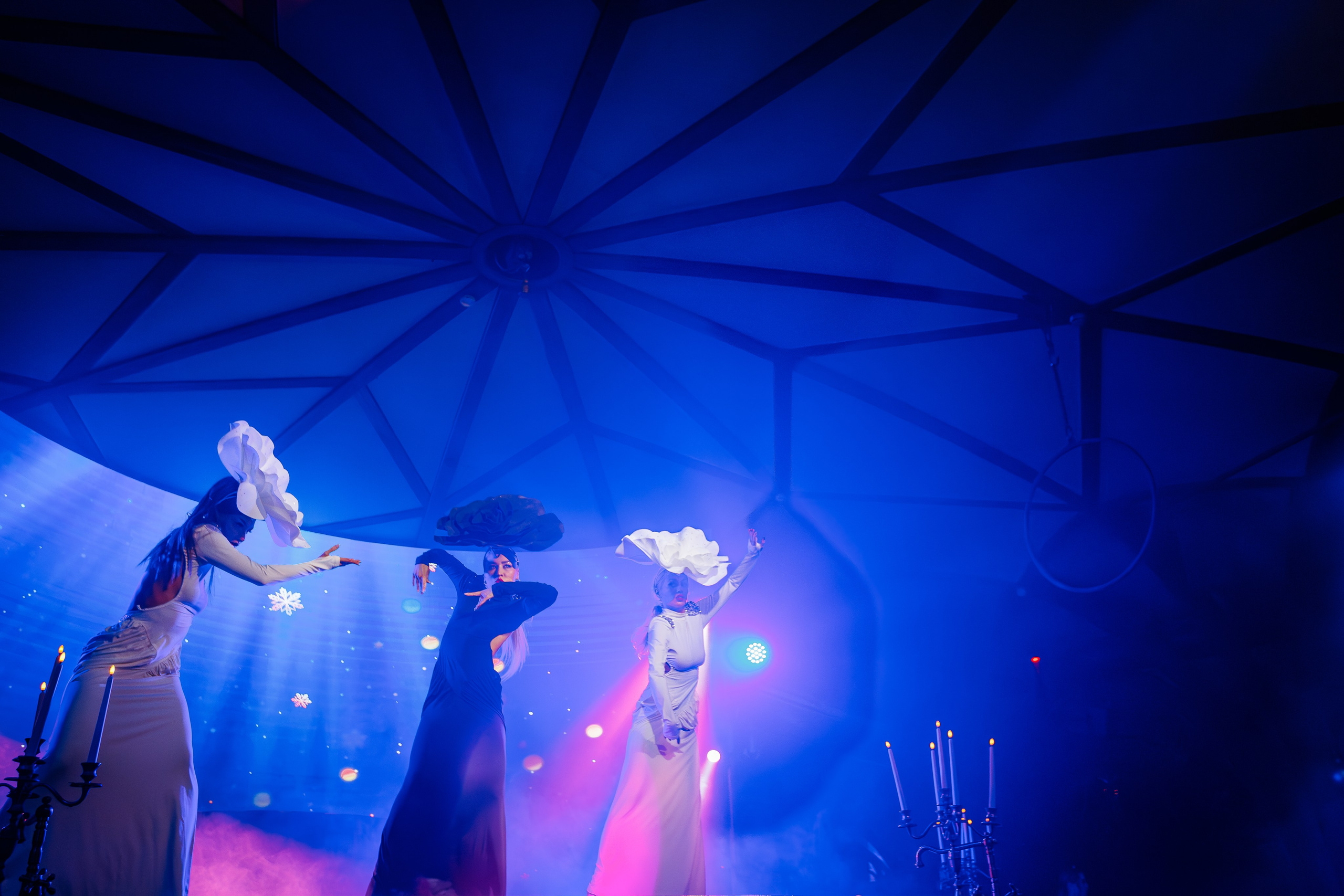 Новогодняя шоу-программа «MAGIC TIME» в PTIZZA BAR_Ялта_31.12.2025. Аминов Руслан | Фотограф